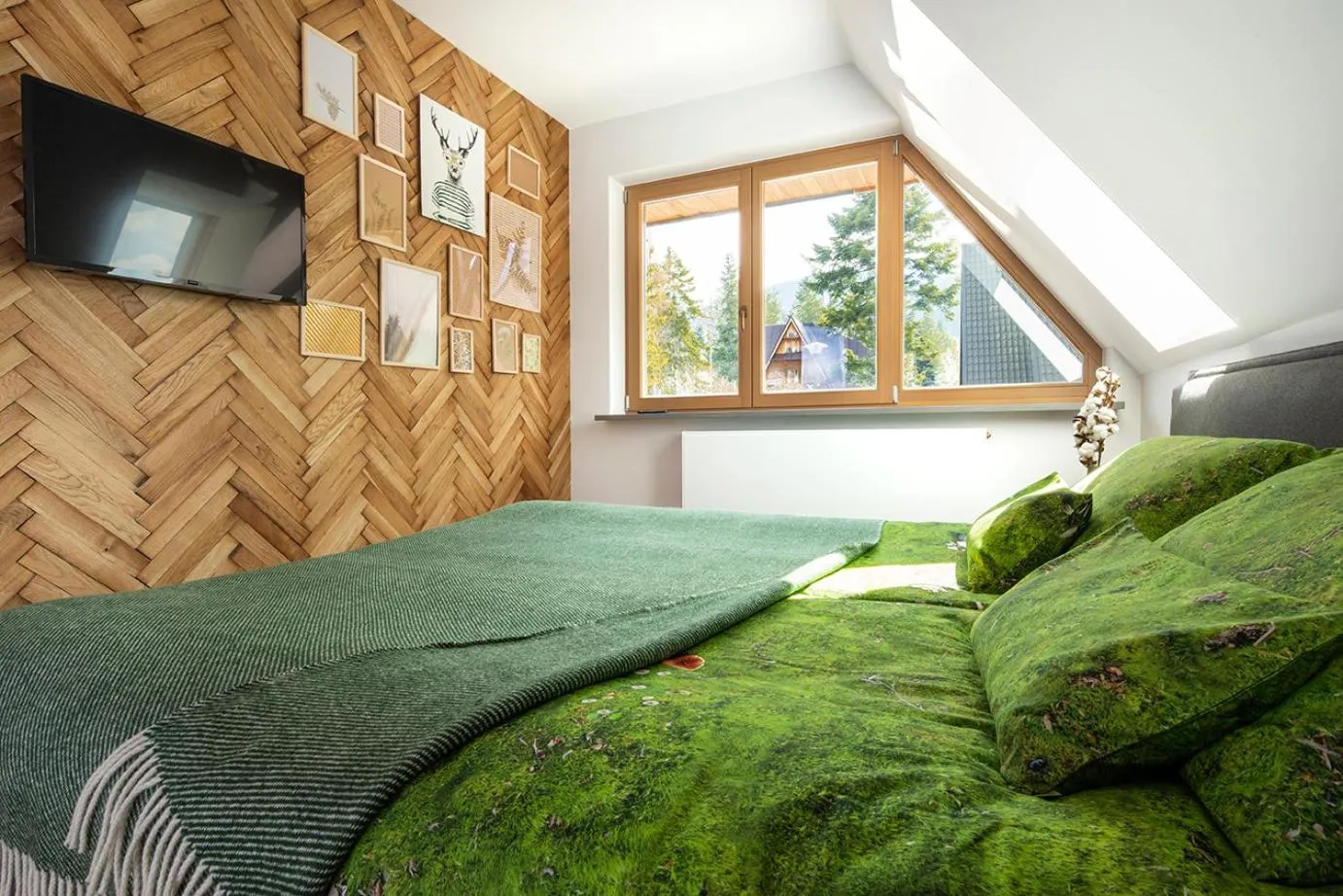 Bed in Green Deer Premium