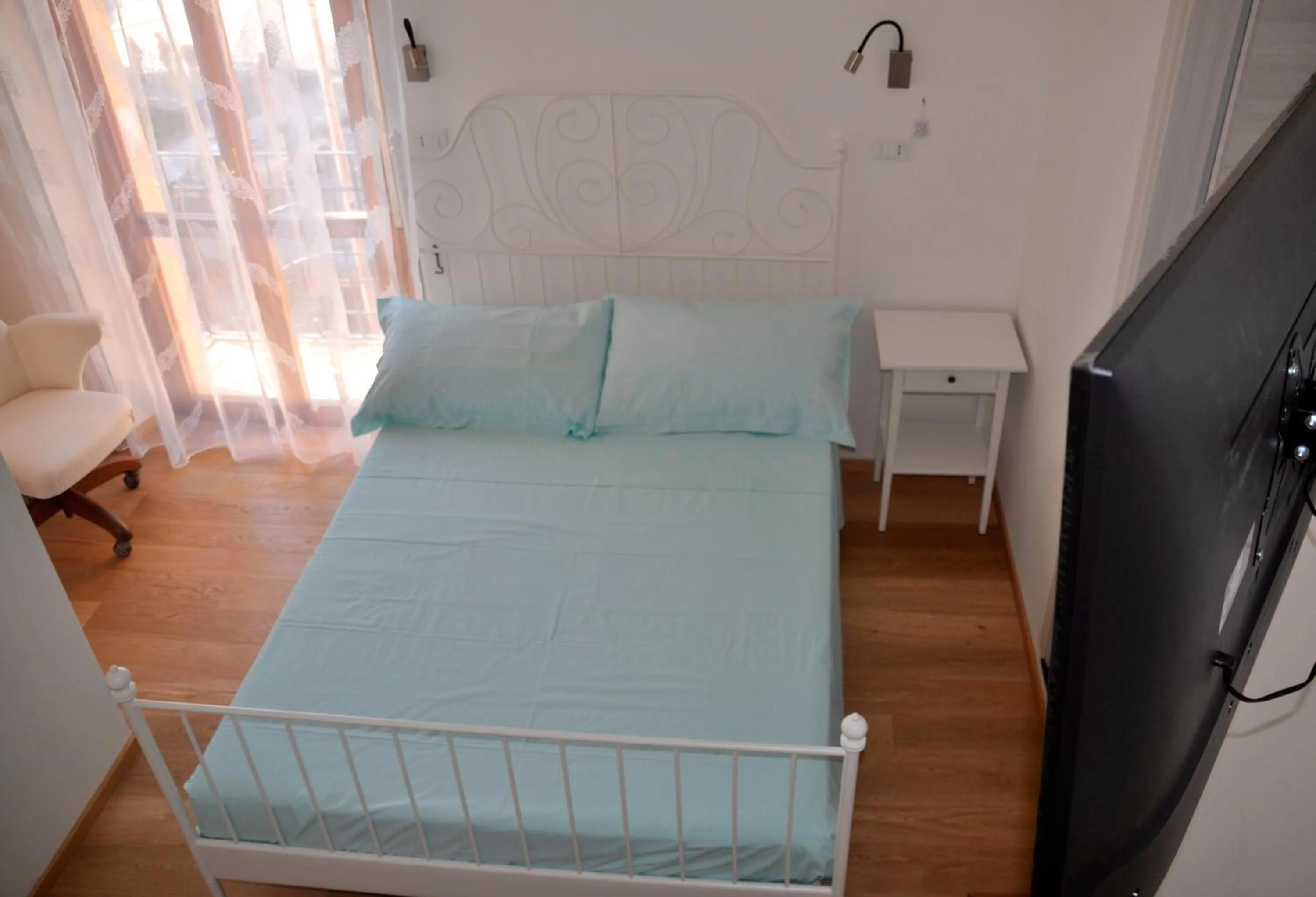 Photo of the whole room, Bed in Bed and Breakfast San Saturnino