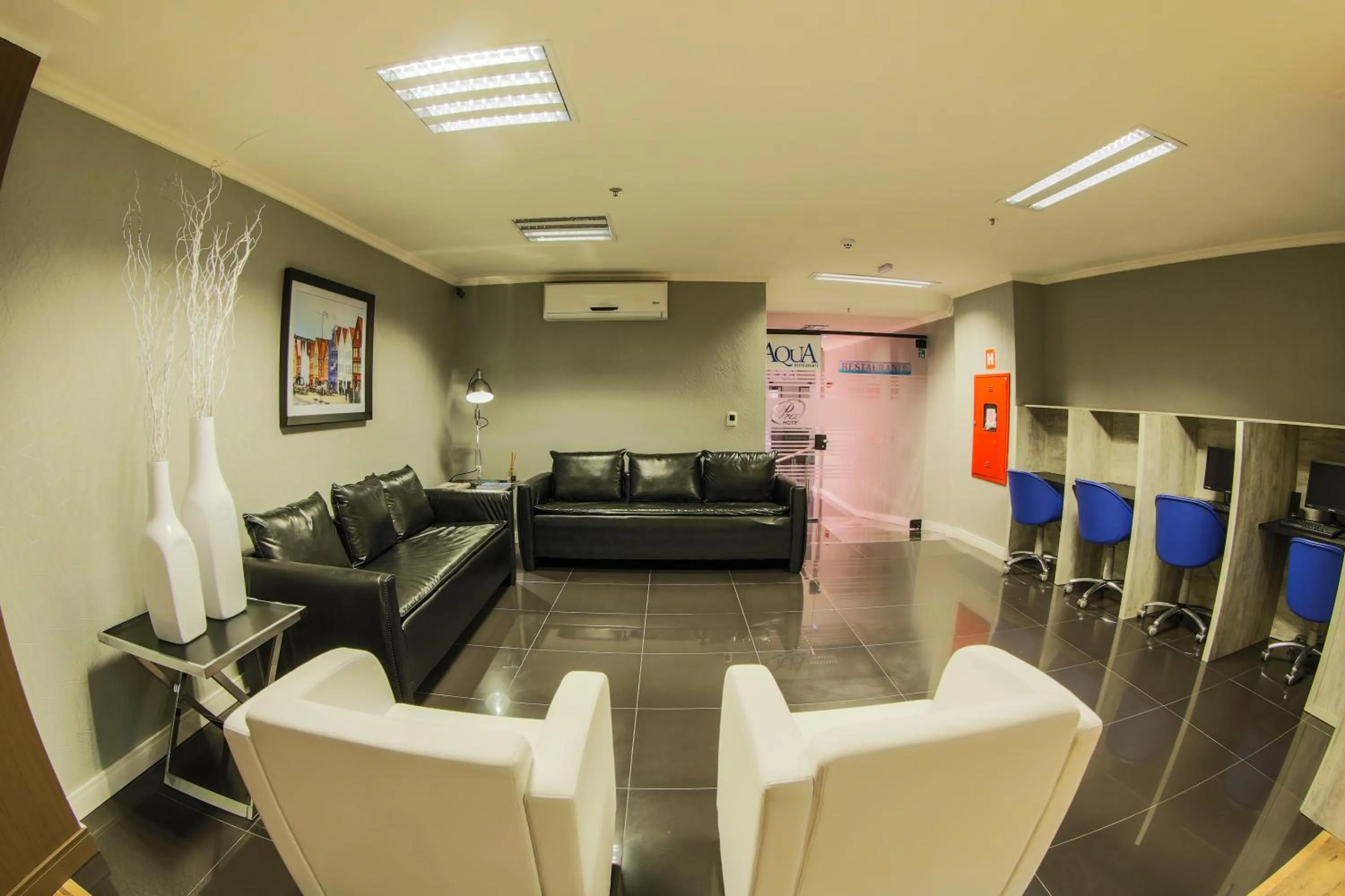 Area and facilities in Prix Hotel