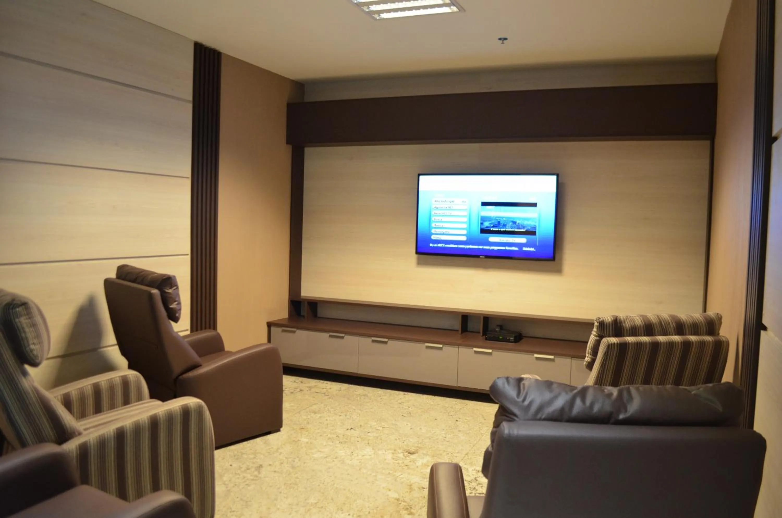 Communal lounge/ TV room in Prix Hotel