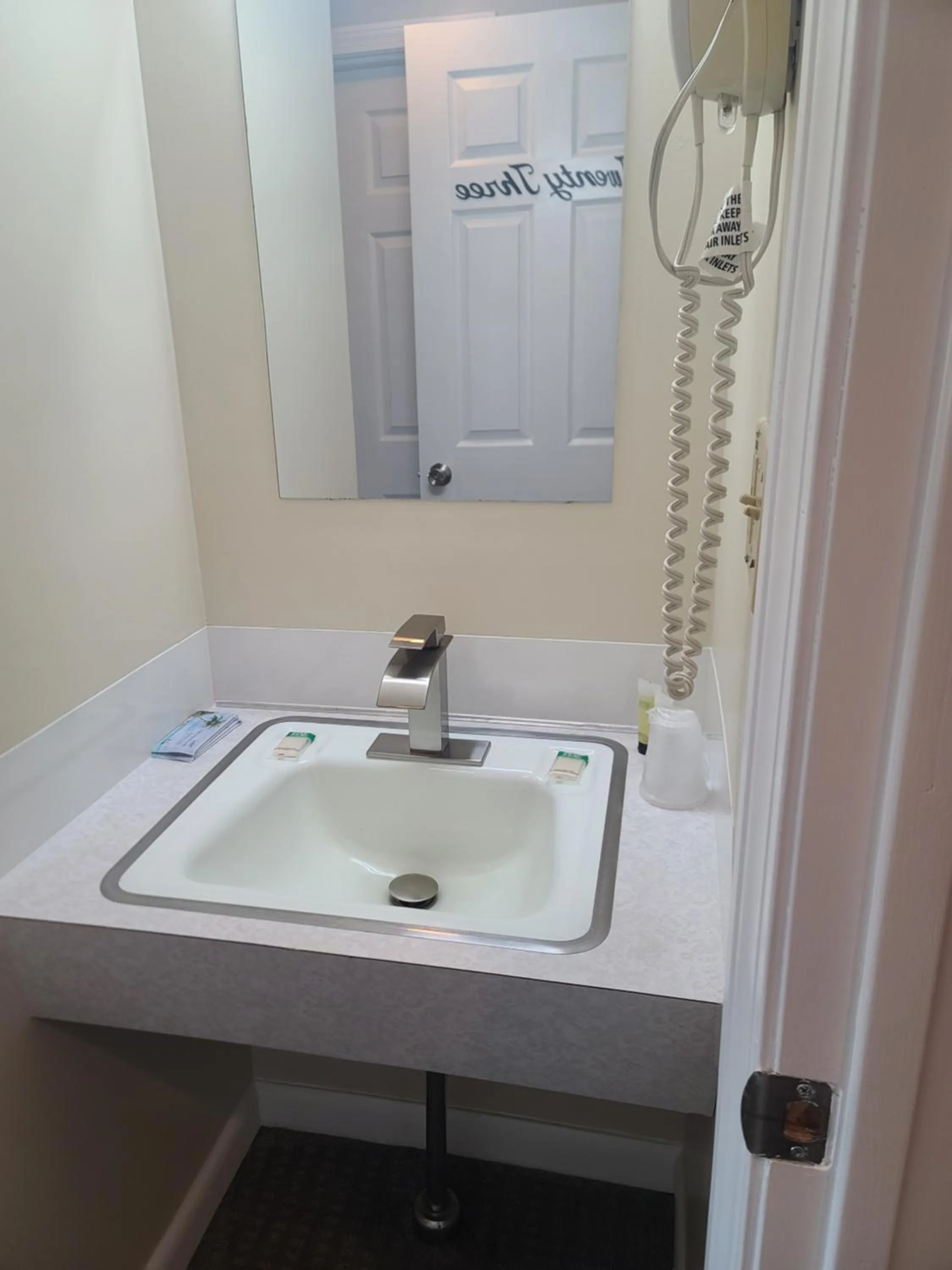 Bathroom in Lake Shore Farm Inn