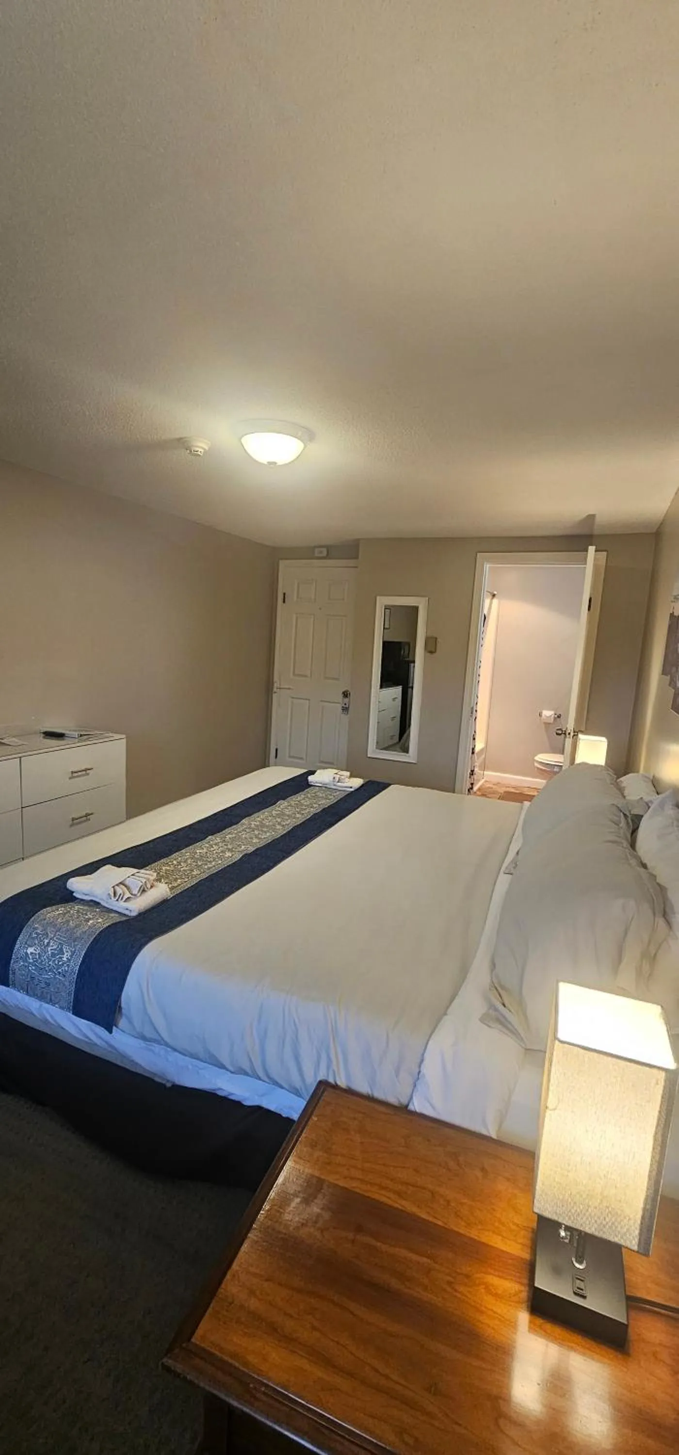 Bedroom, Bed in Lake Shore Farm Inn