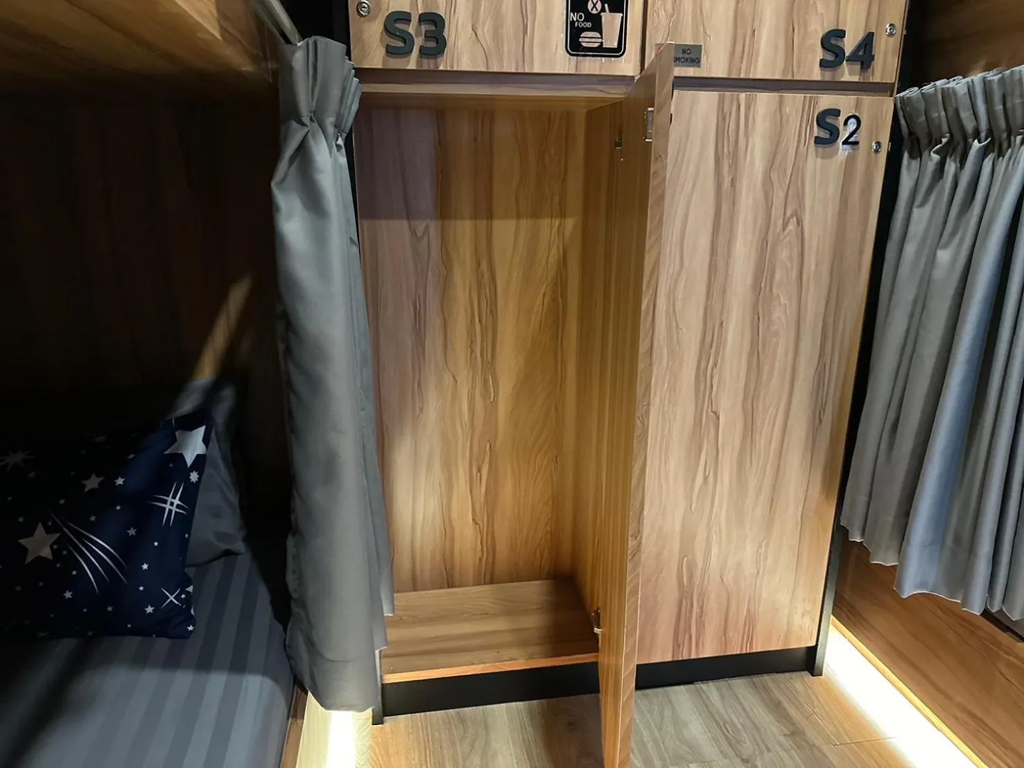 bunk bed in Niece Hostel Phuket - Bangtao Beach