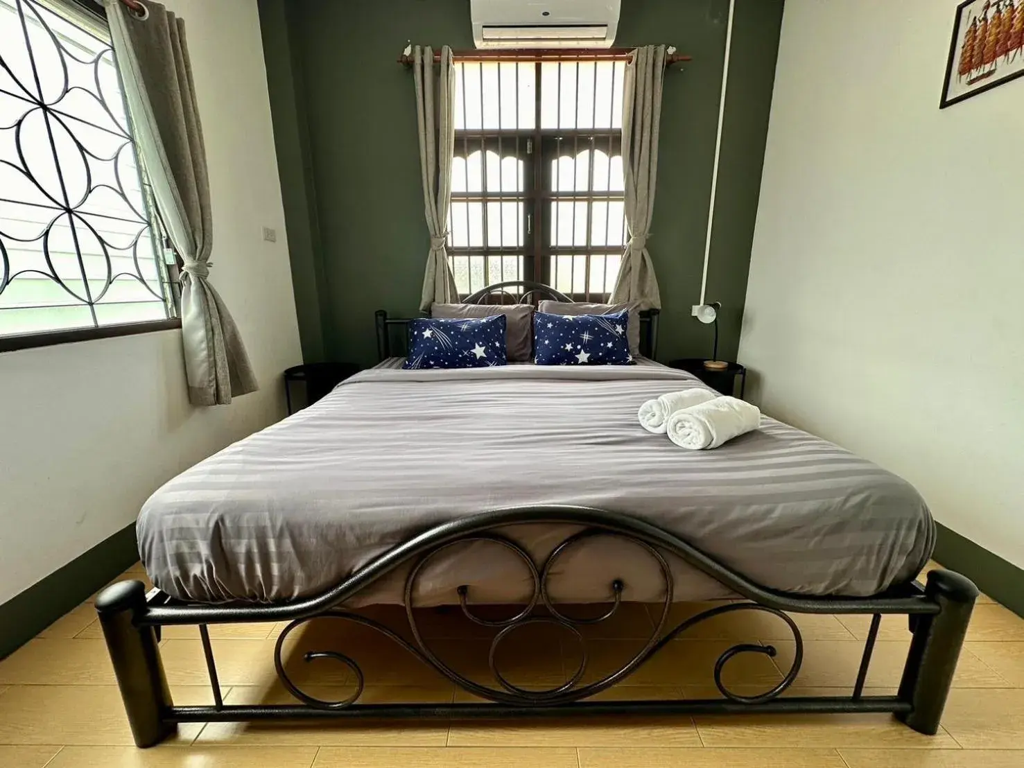 Queen Room with Shared Bathroom in Niece Hostel Phuket - Bangtao Beach Queen Room with Shared Bathroom in Niece Hostel Phuket - Bangtao Beach