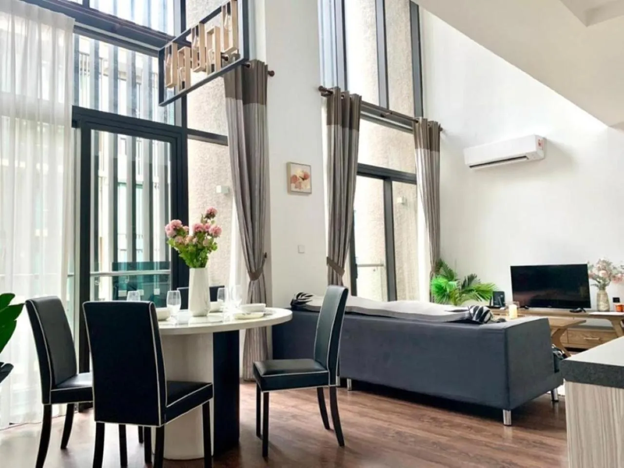 Dining area in My Misto Homestay, Riverson Soho