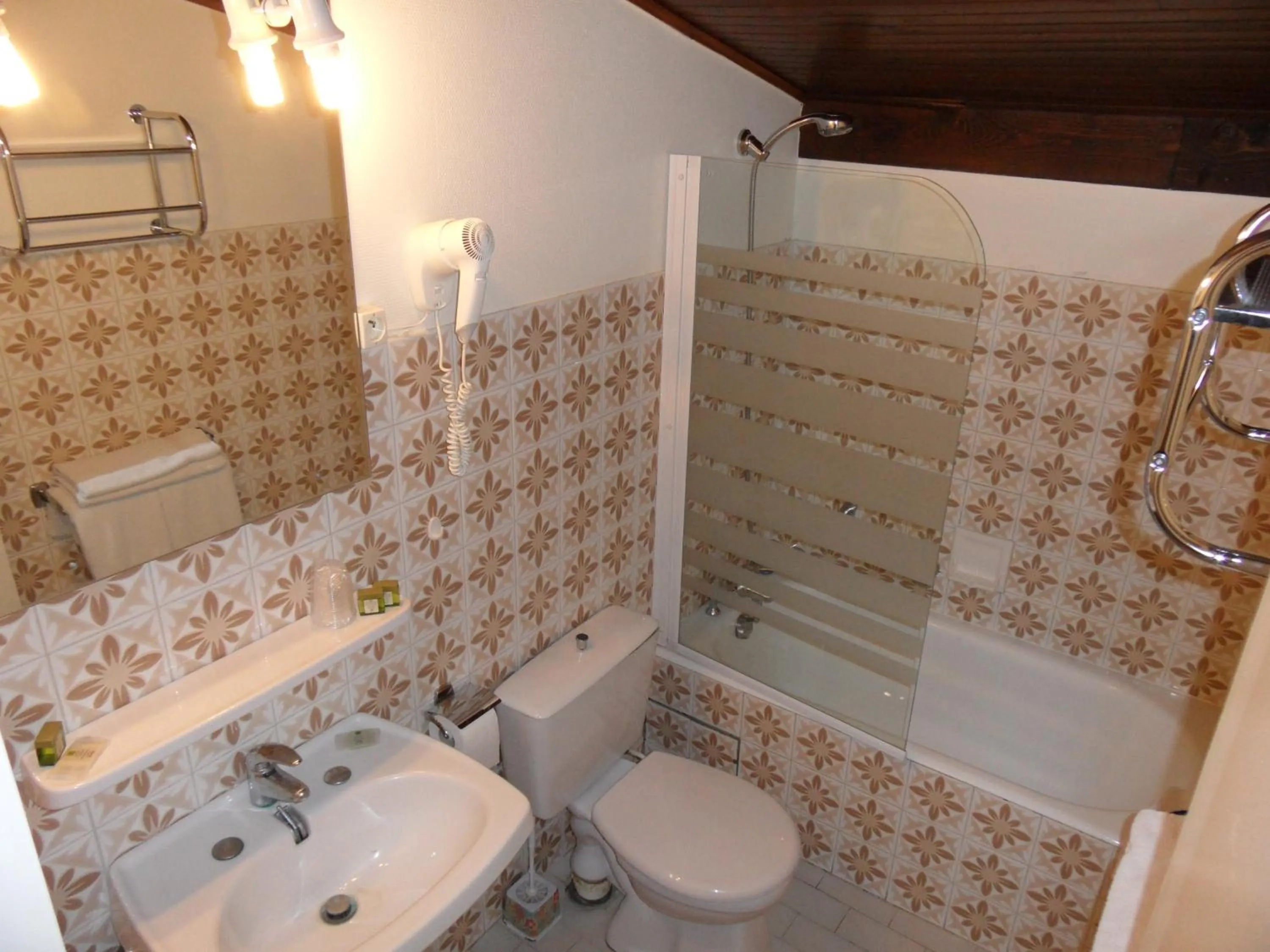 Bathroom in Logis Le Vernay