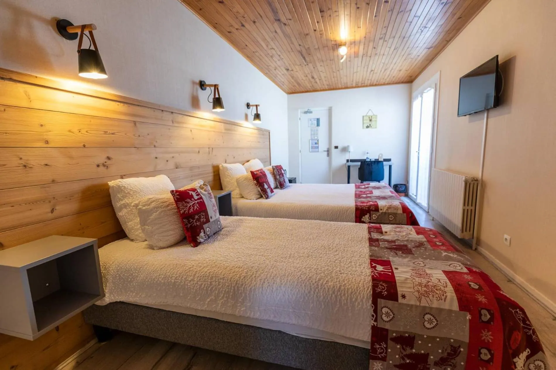 Triple Room in Logis Le Vernay