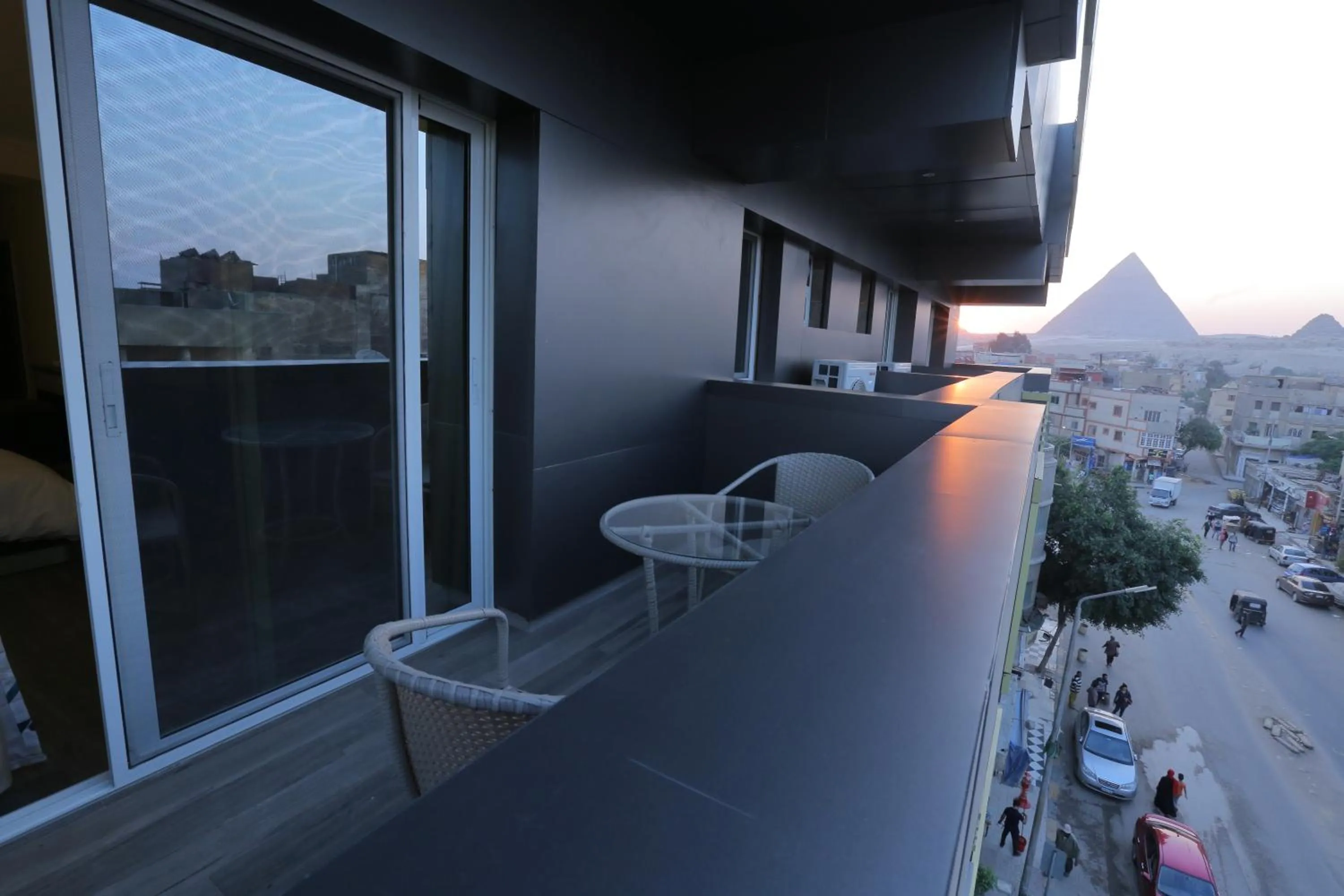 Day in Pyramid Edge Hotel & Exclusive Pyramids View Rooftop