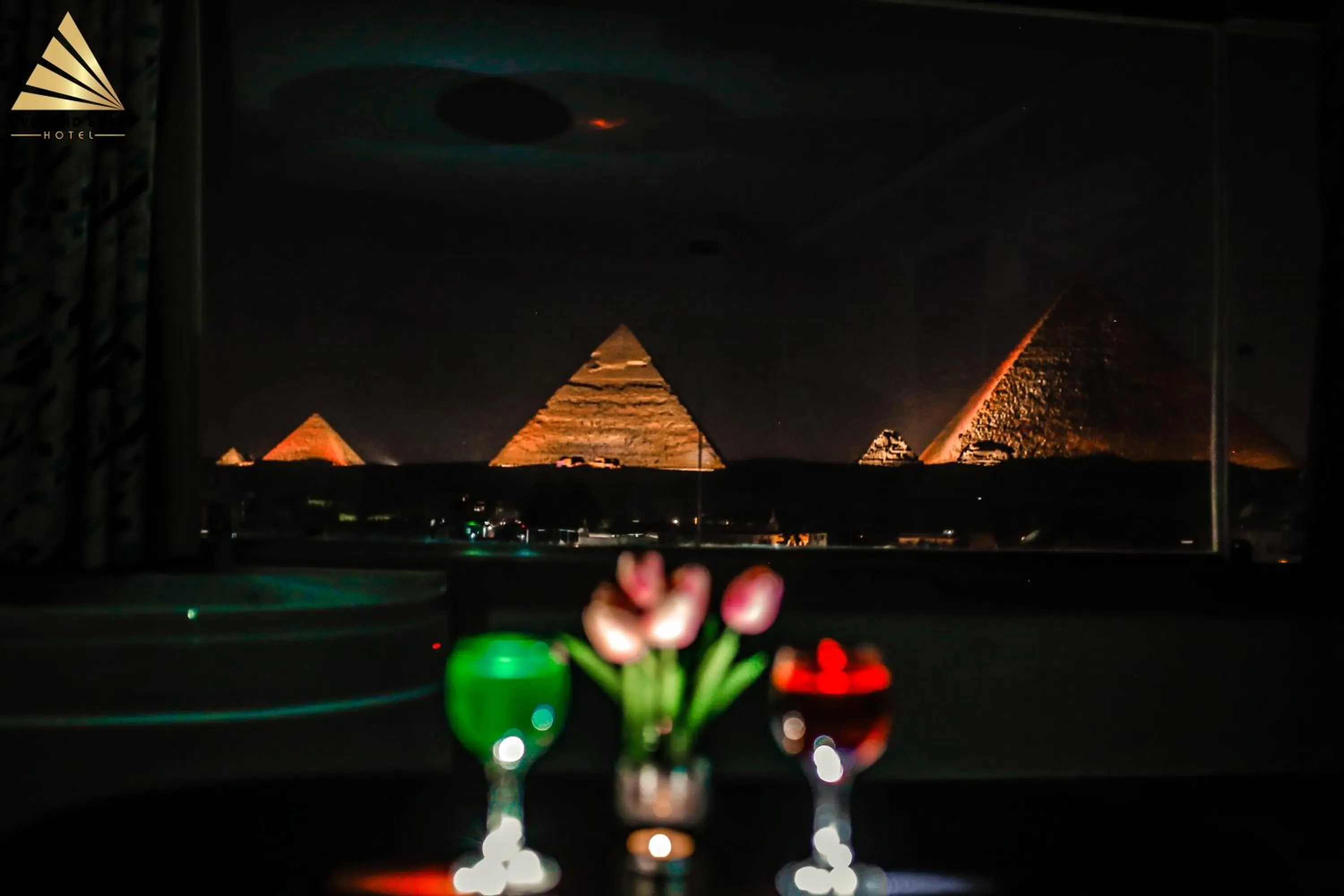 Night in Pyramid Edge Hotel & Exclusive Pyramids View Rooftop