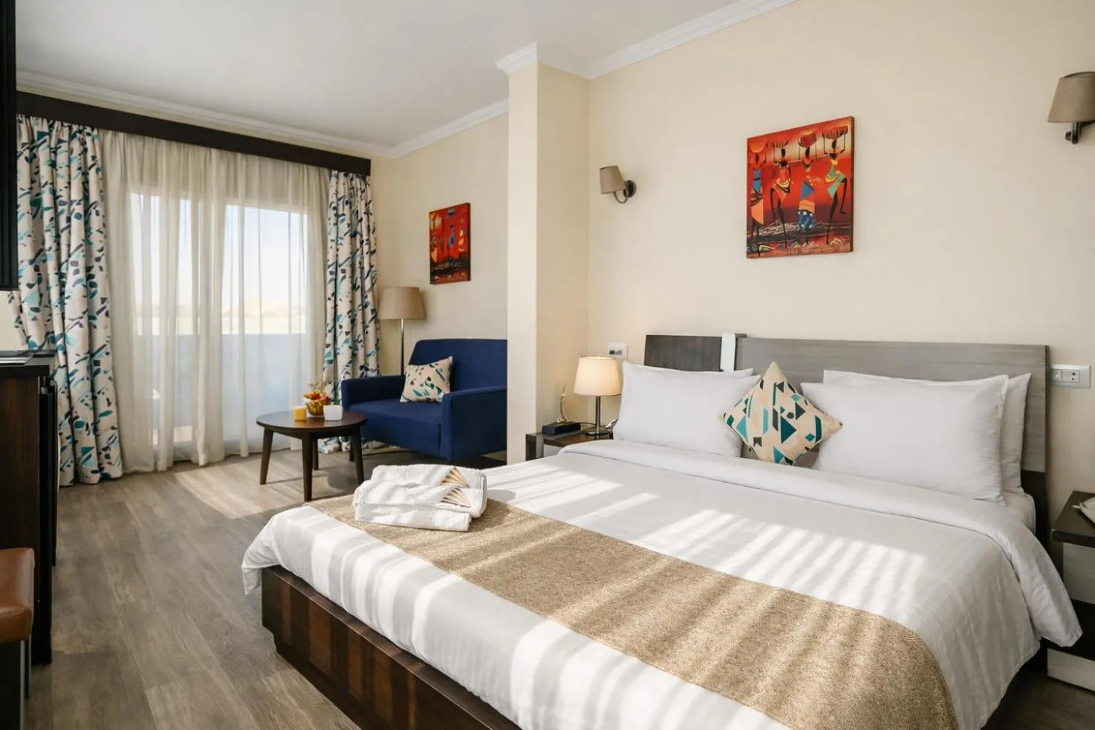 Photo of the whole room, Bed in Pyramid Edge Hotel & Exclusive Pyramids View Rooftop