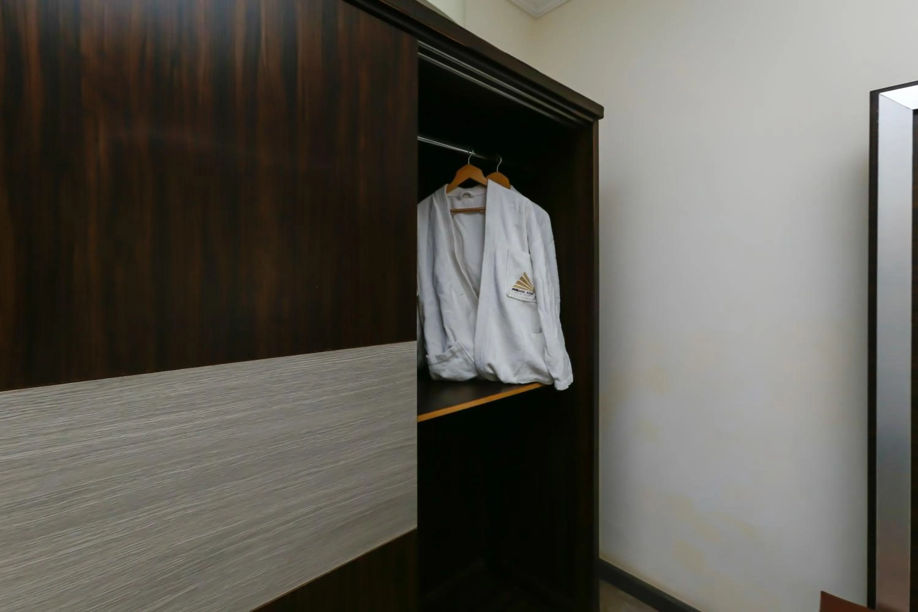 wardrobe in Pyramid Edge Hotel & Exclusive Pyramids View Rooftop