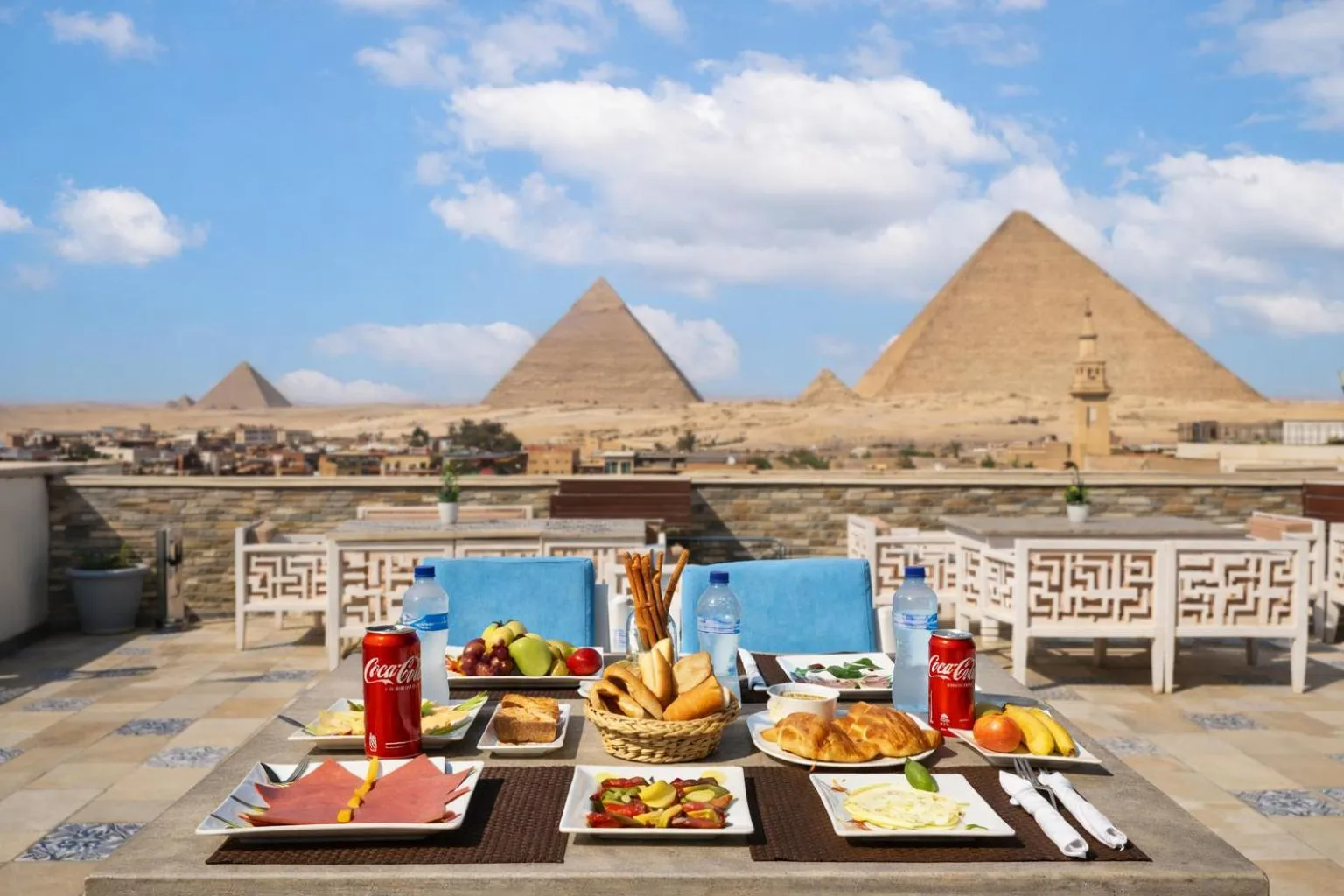 Restaurant/places to eat in Pyramid Edge Hotel & Exclusive Pyramids View Rooftop