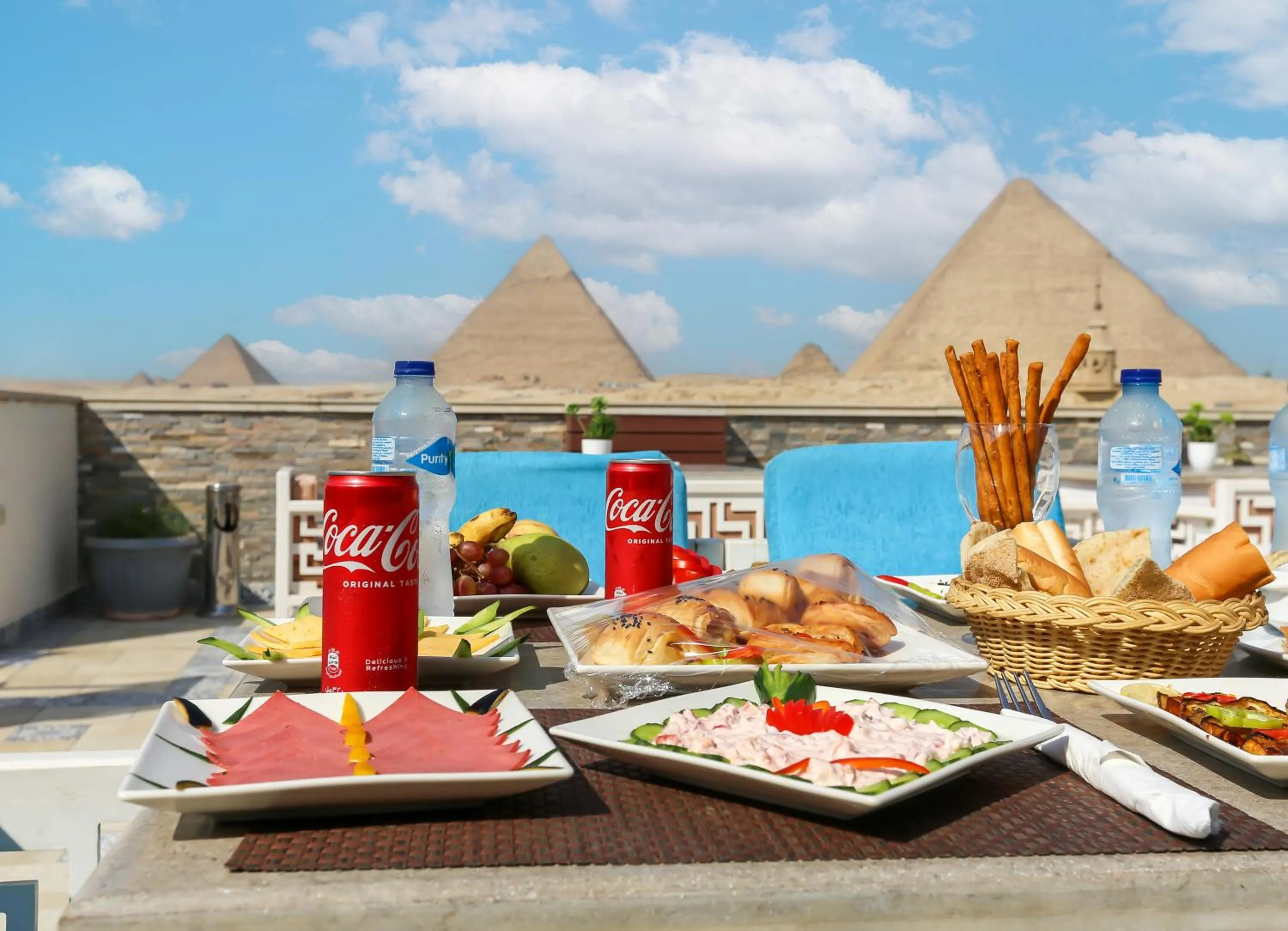 Food and drinks in Pyramid Edge Hotel & Exclusive Pyramids View Rooftop