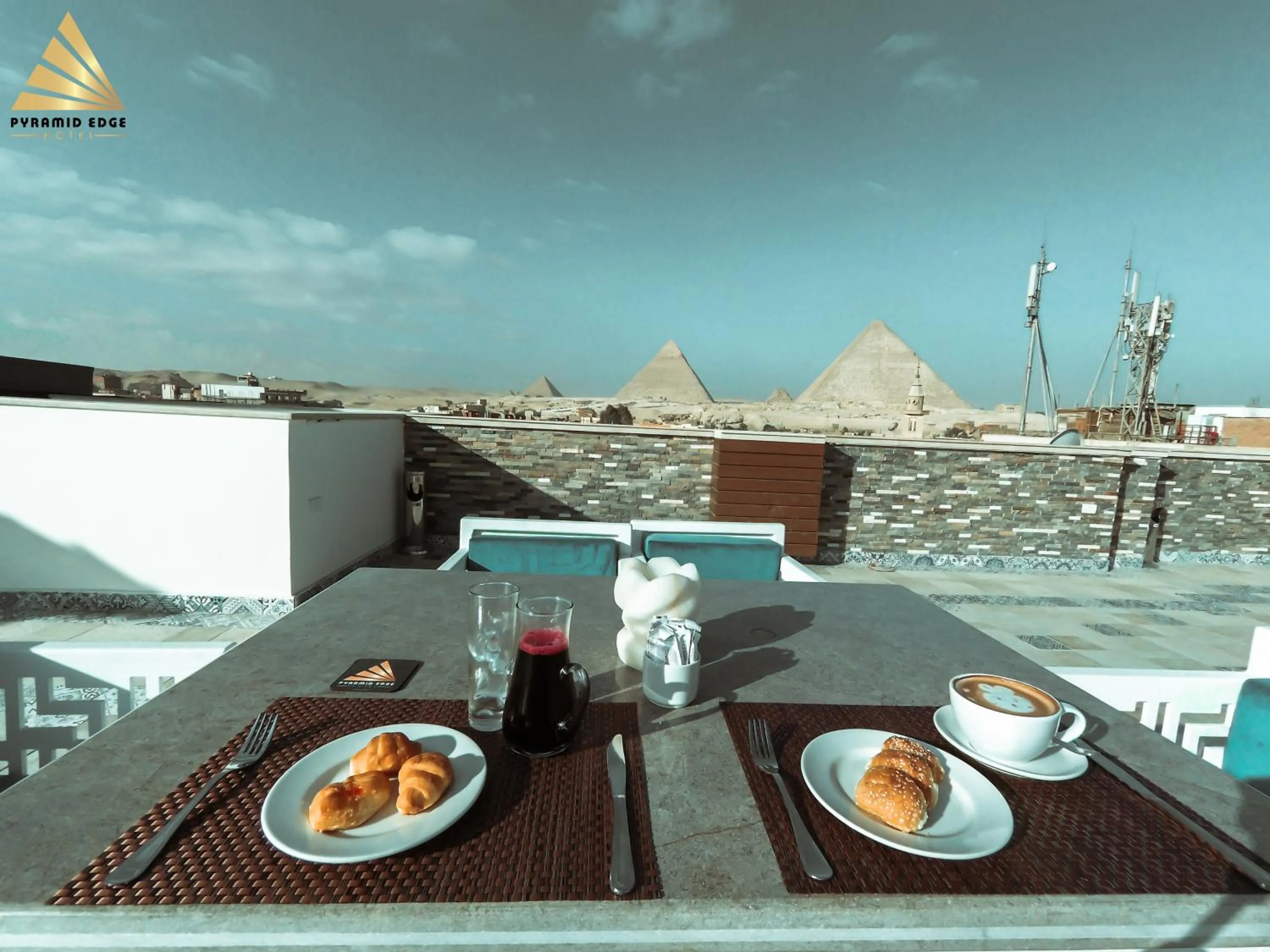 Food and drinks in Pyramid Edge Hotel & Exclusive Pyramids View Rooftop