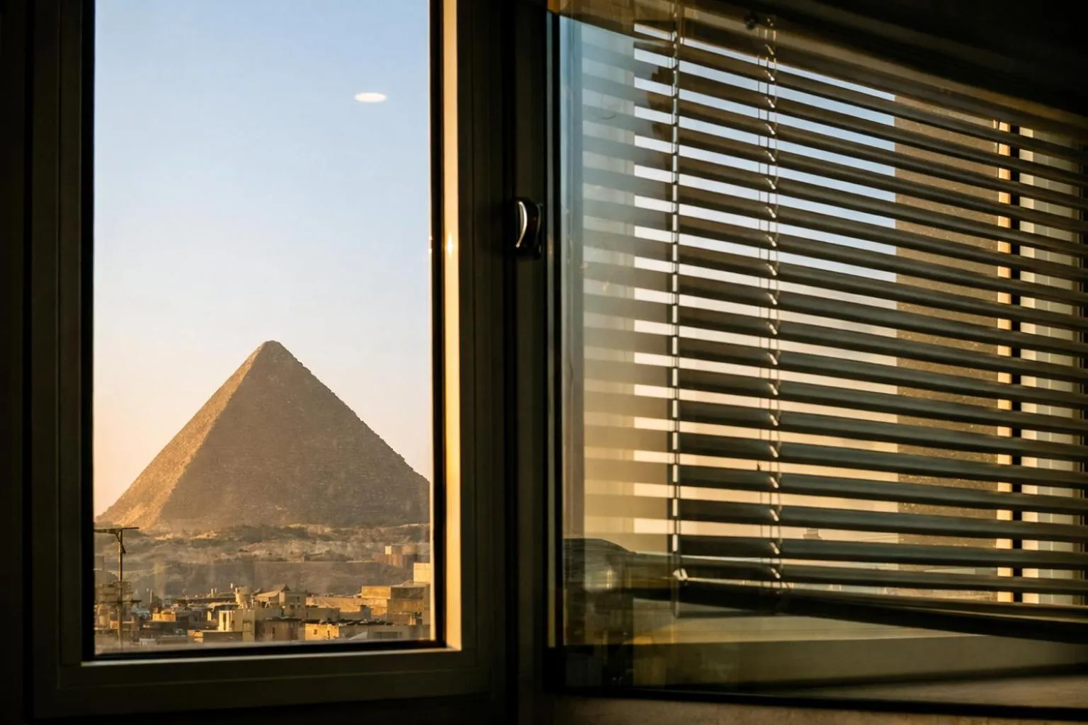 Day in Pyramid Edge Hotel & Exclusive Pyramids View Rooftop