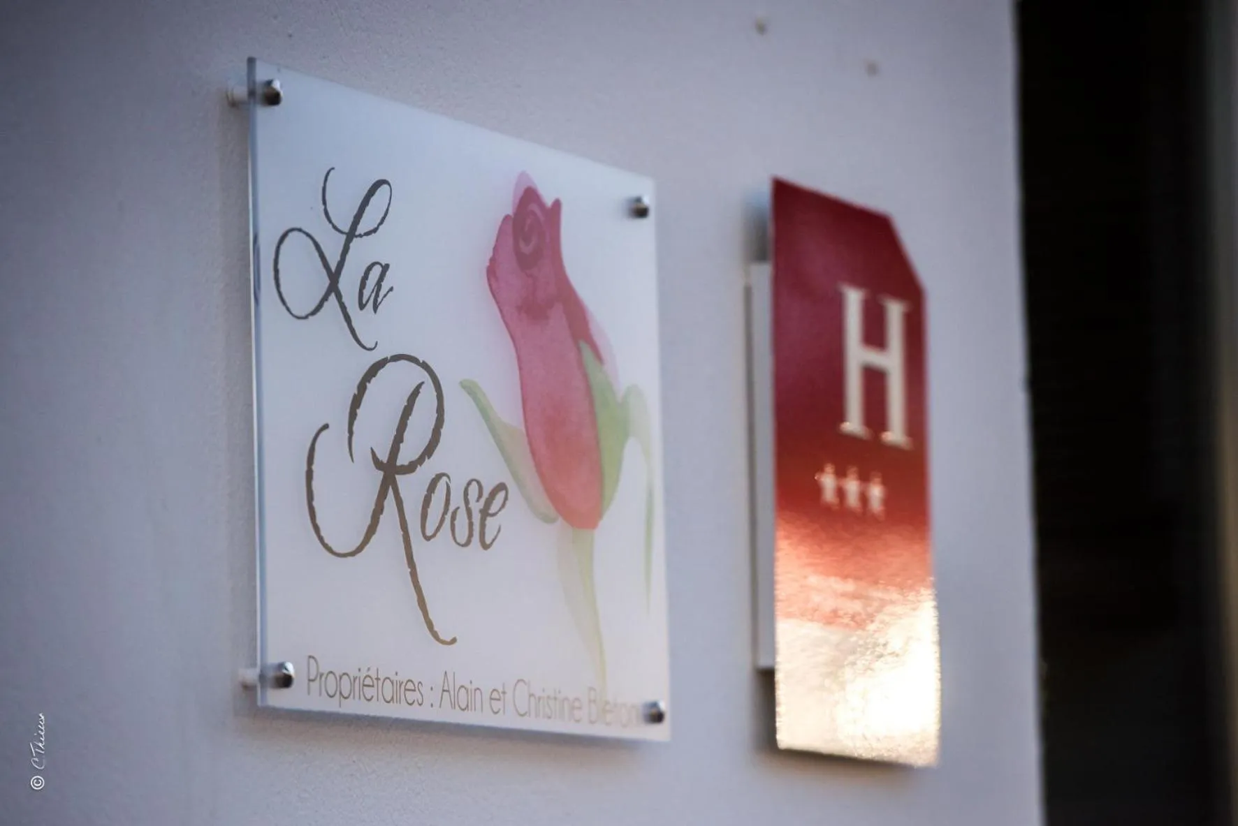 Property logo or sign in La Rose