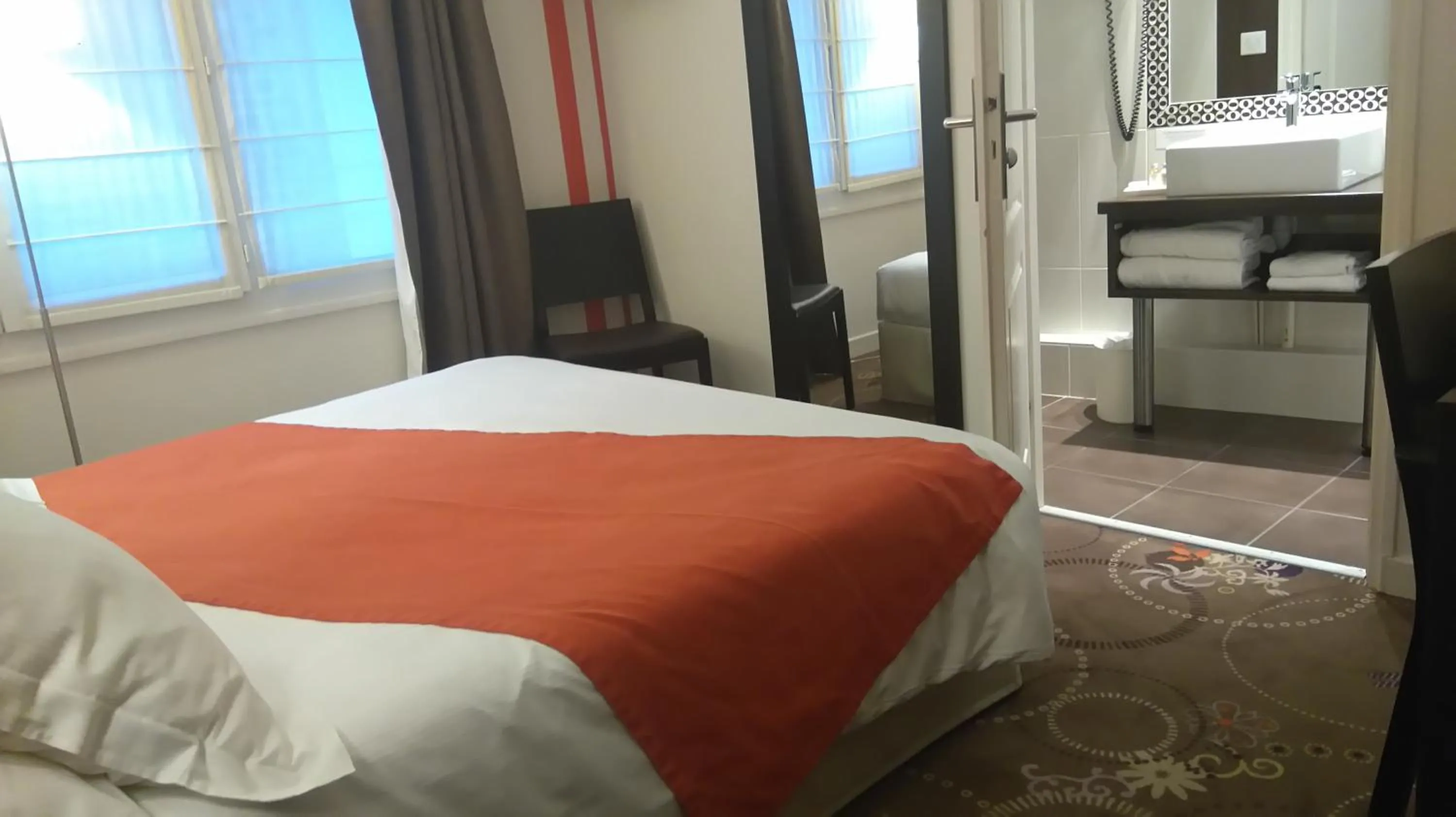 Photo of the whole room in La Rose