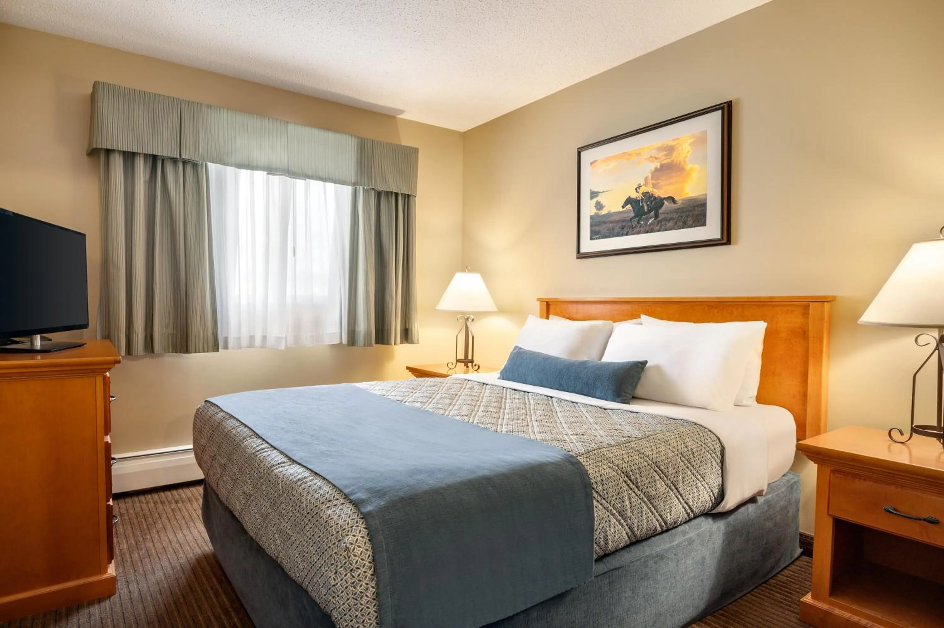 Bedroom, Bed in Travelodge by Wyndham Edson