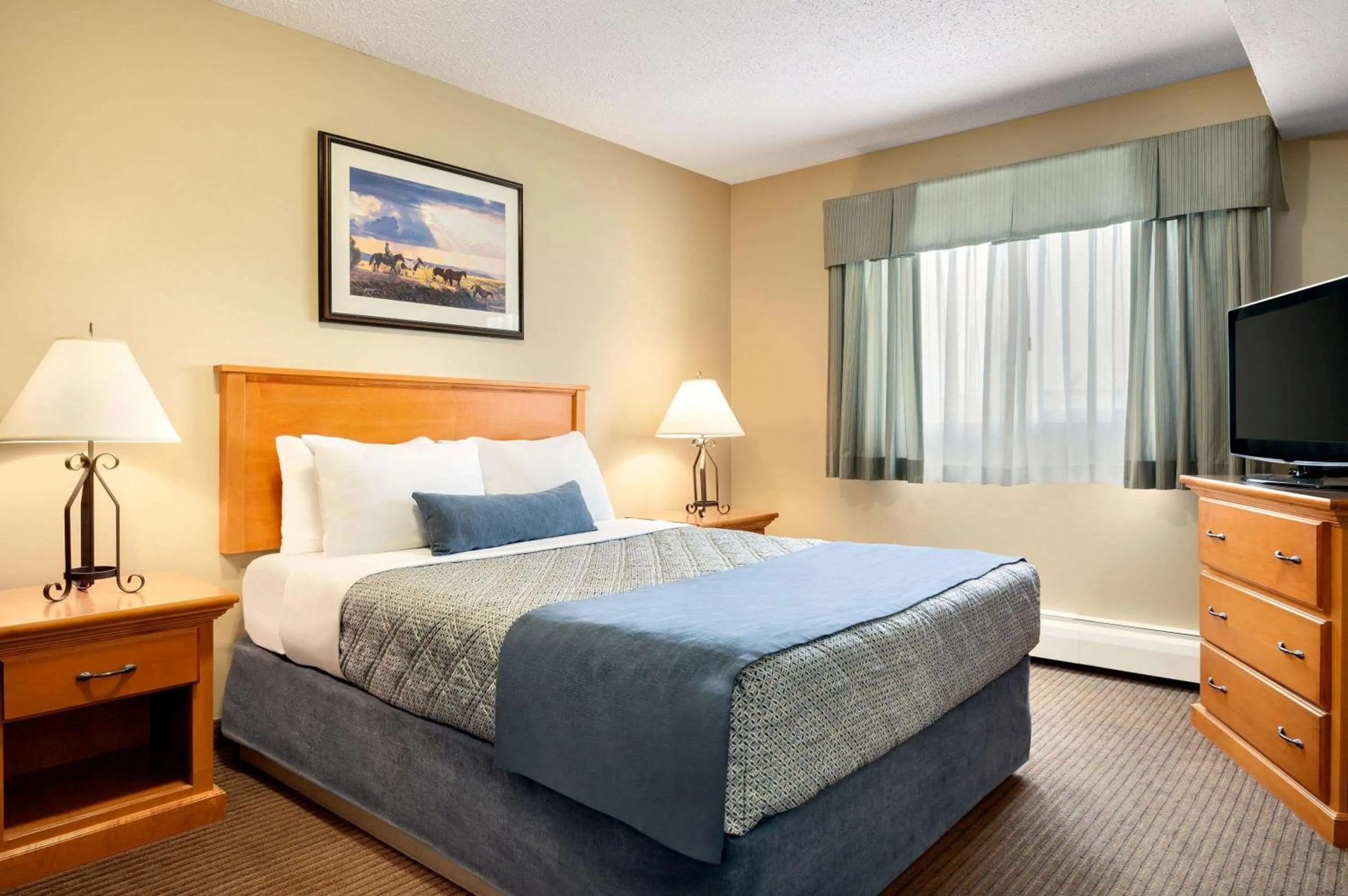 Photo of the whole room, Bed in Travelodge by Wyndham Edson