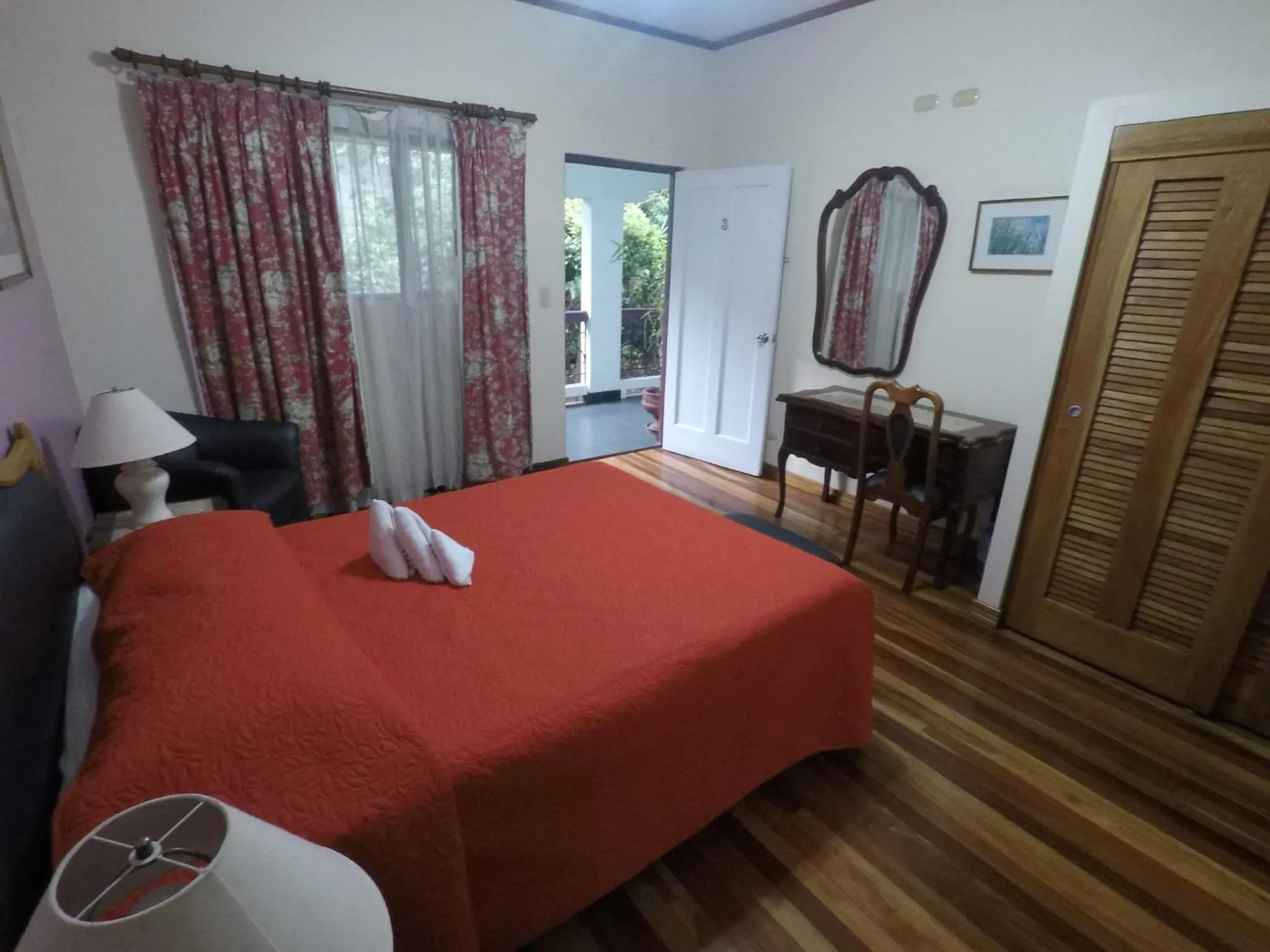 Photo of the whole room, Bed in La Bergerac Boutique Hotel