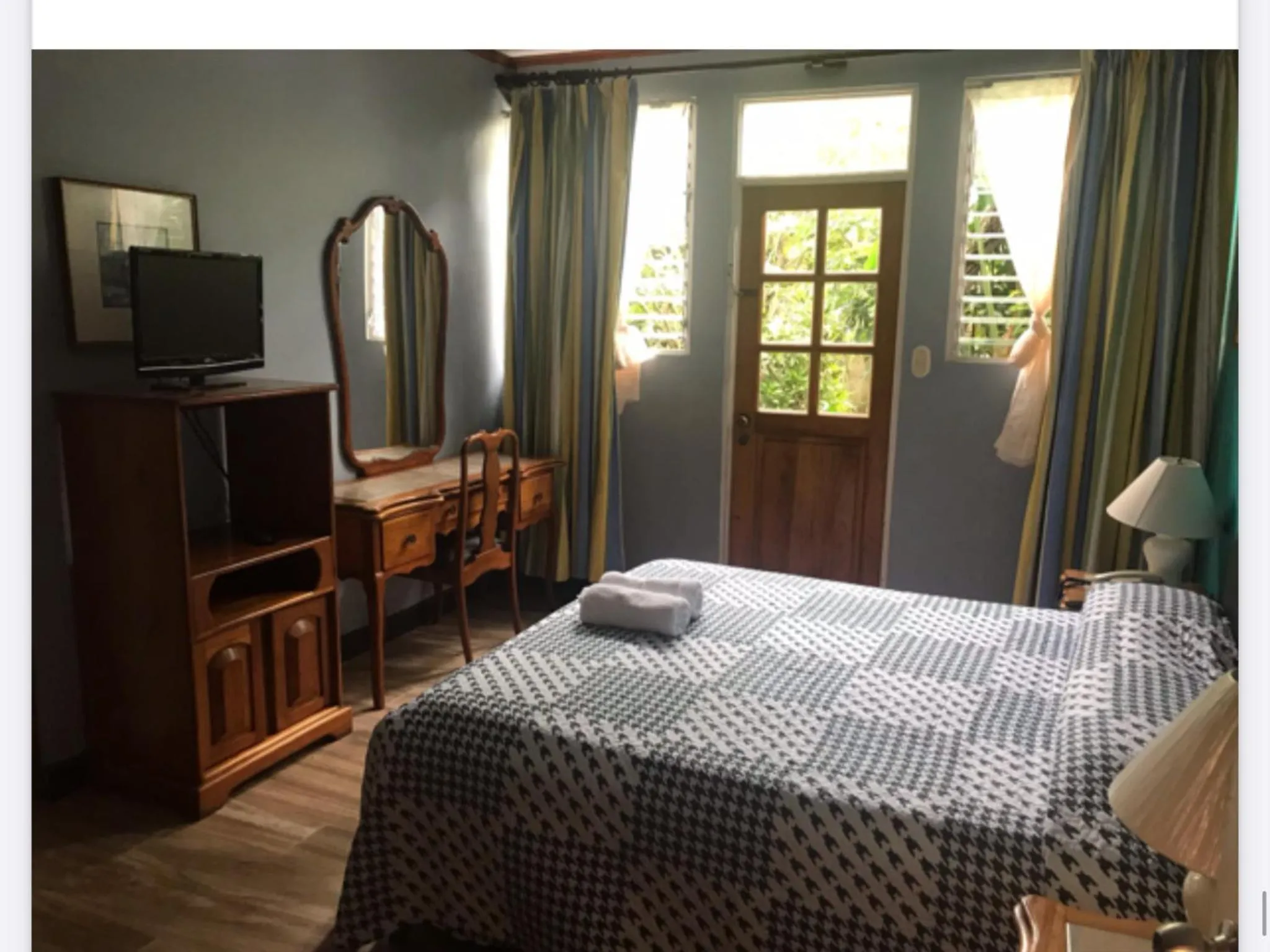 Bed in La Bergerac Boutique Hotel