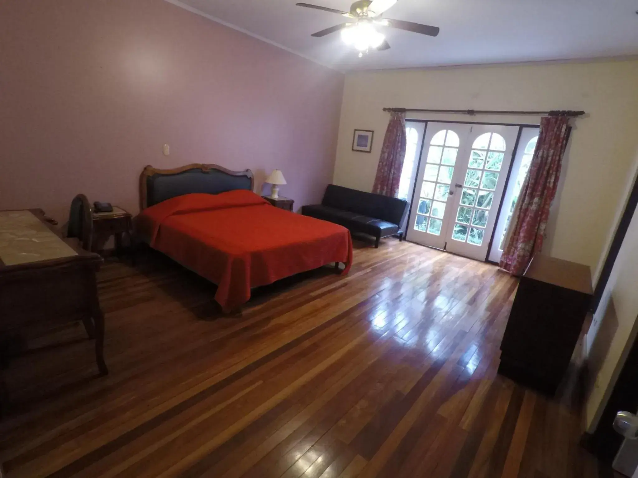 Deluxe King Room in La Bergerac Boutique Hotel Deluxe King Room in La Bergerac Boutique Hotel