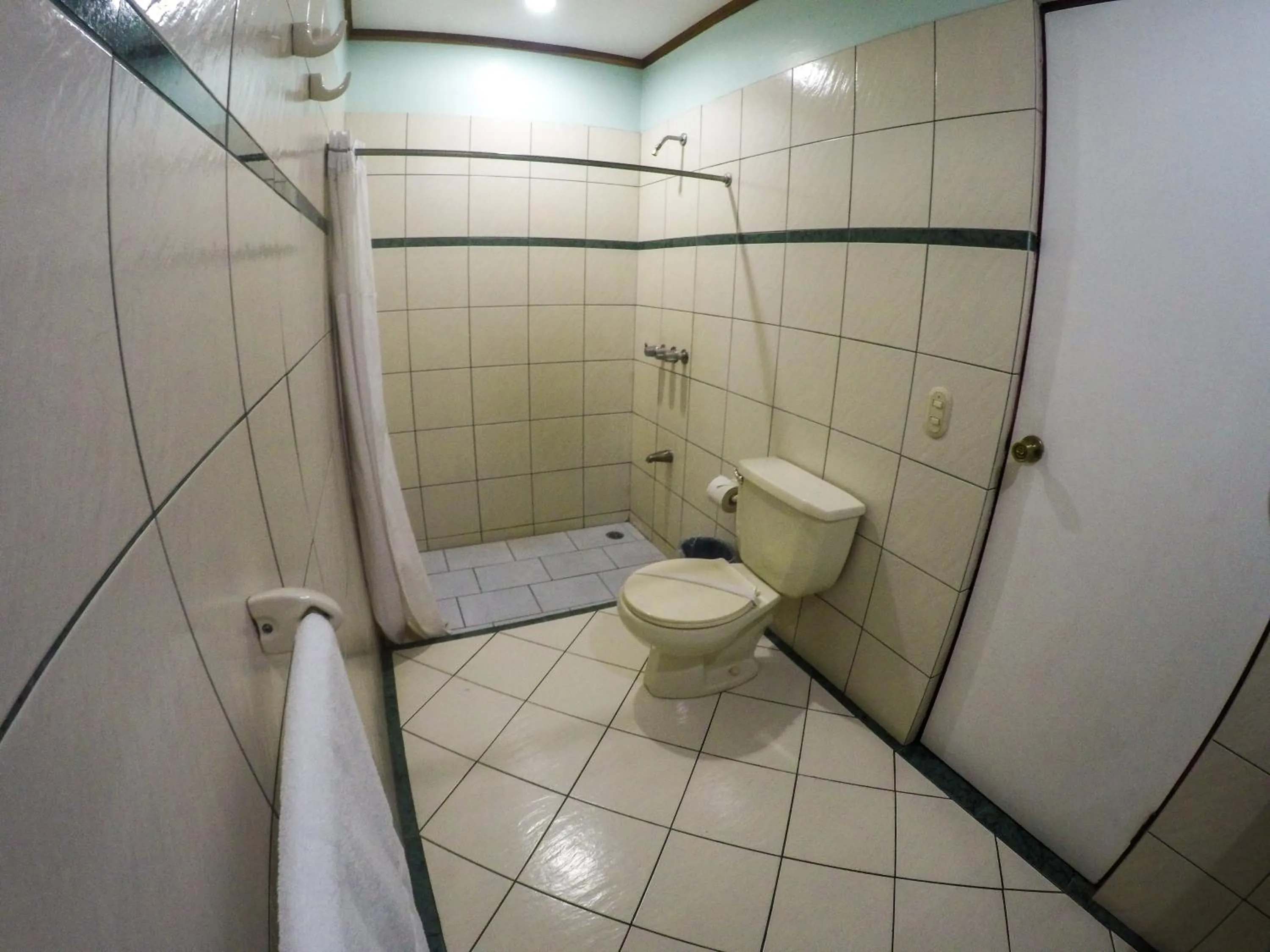 Shower in La Bergerac Boutique Hotel