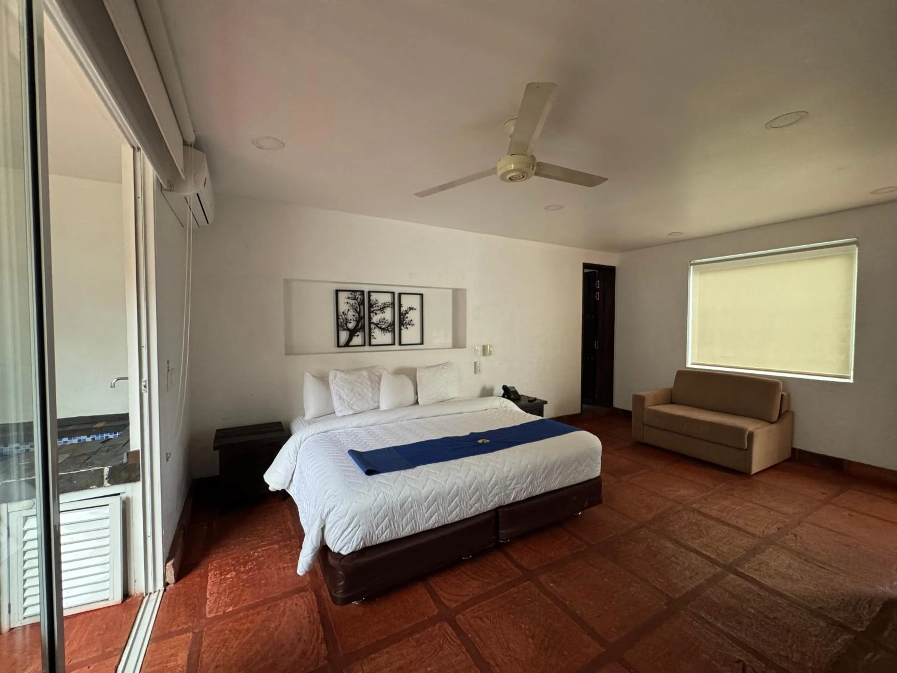 Photo of the whole room, Bed in Hotel Boutique Villas de San Sebastián