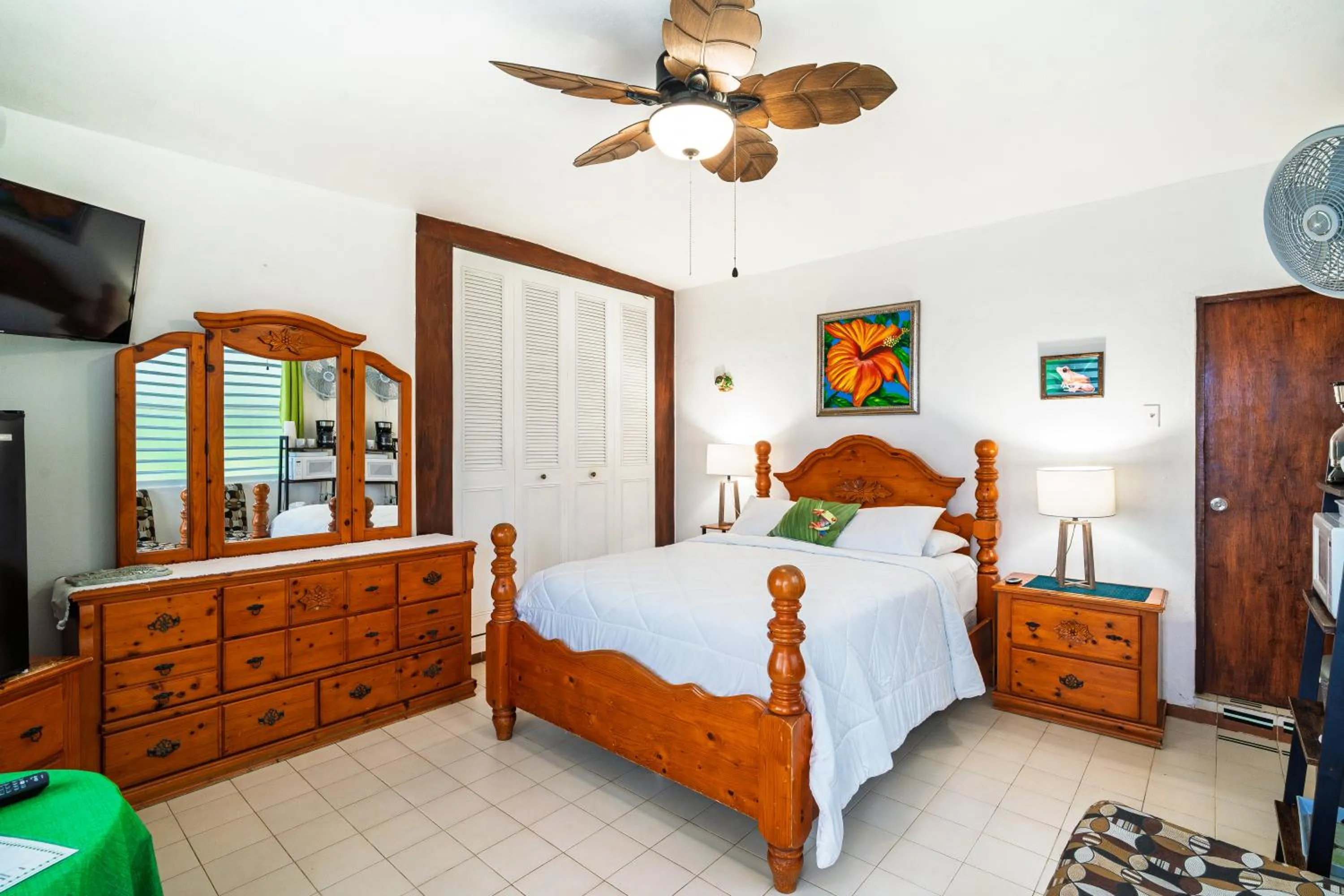 Bed in Coconut Palms Inn
