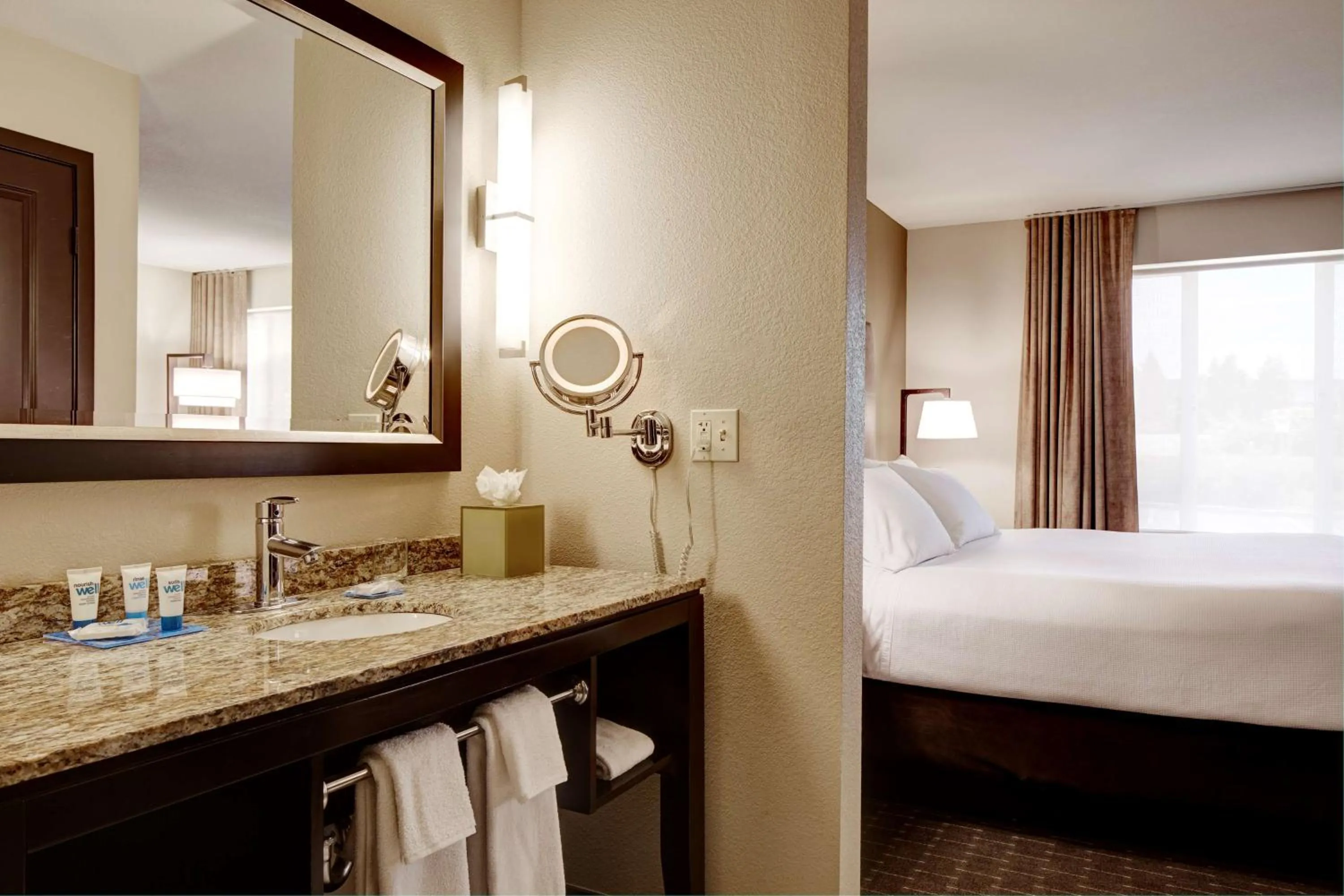 Bathroom, Bed in Hyatt House Philadelphia-King of Prussia