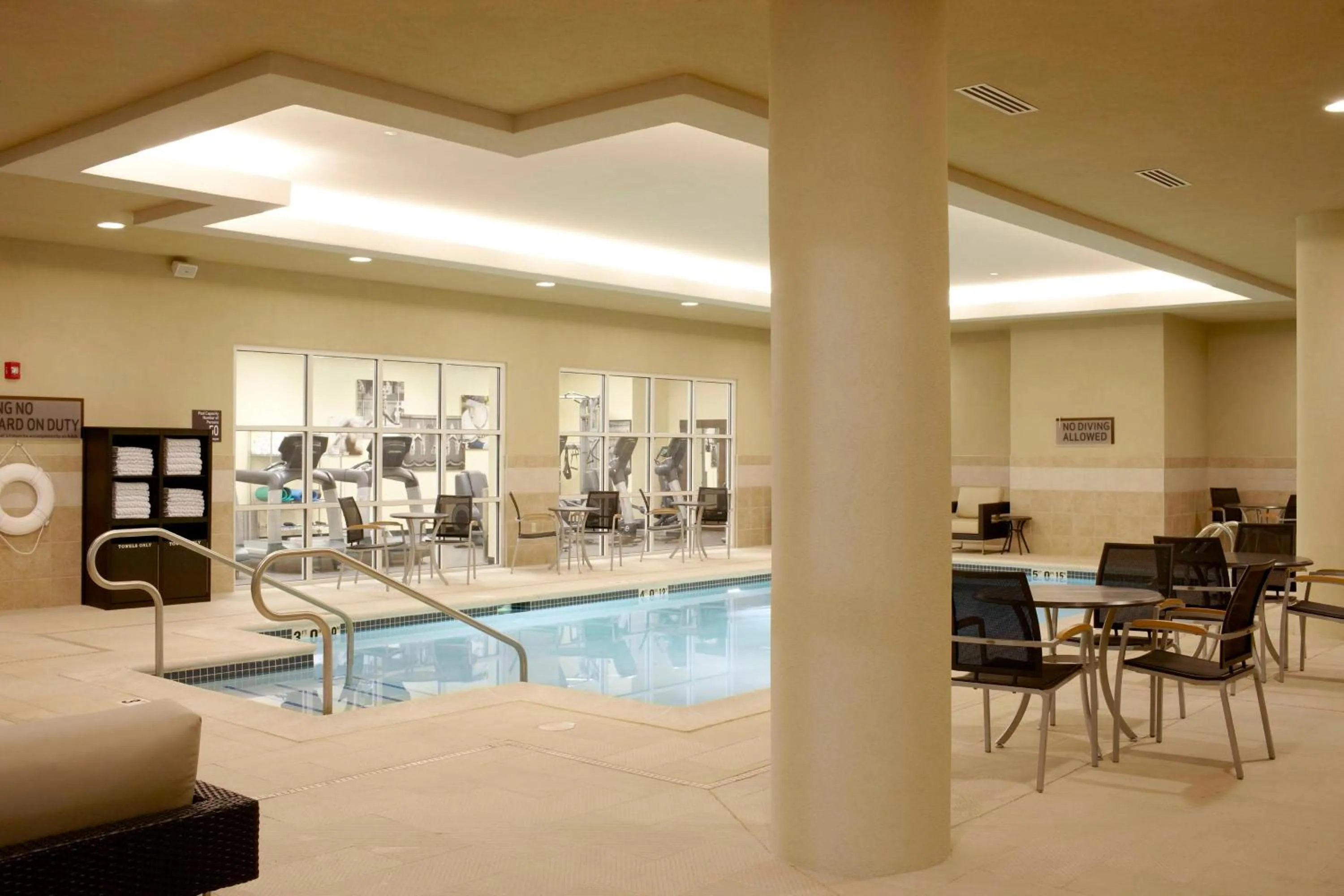 Swimming pool in Hyatt House Philadelphia-King of Prussia