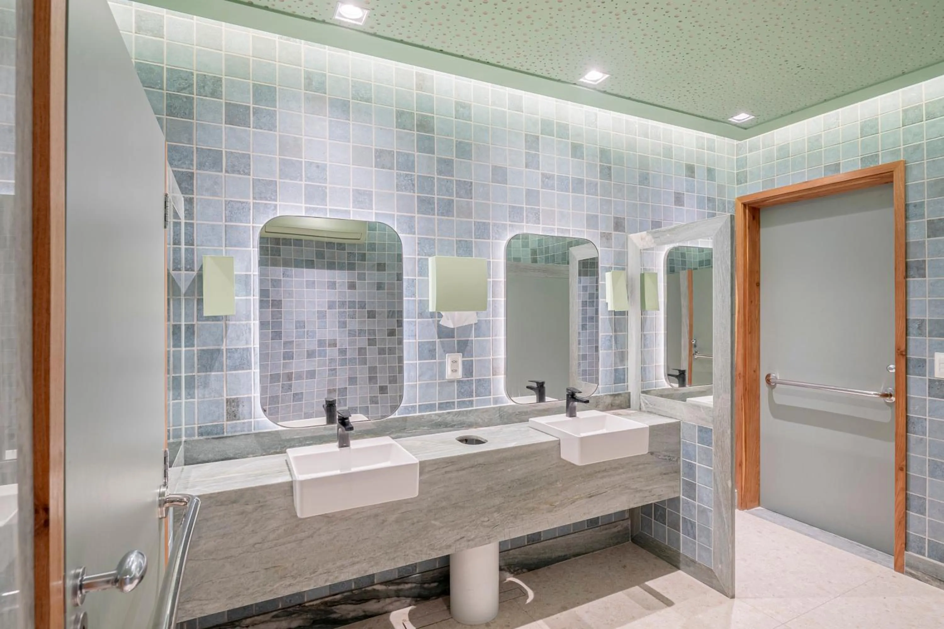 Bathroom in Beach Park Resort - Suites