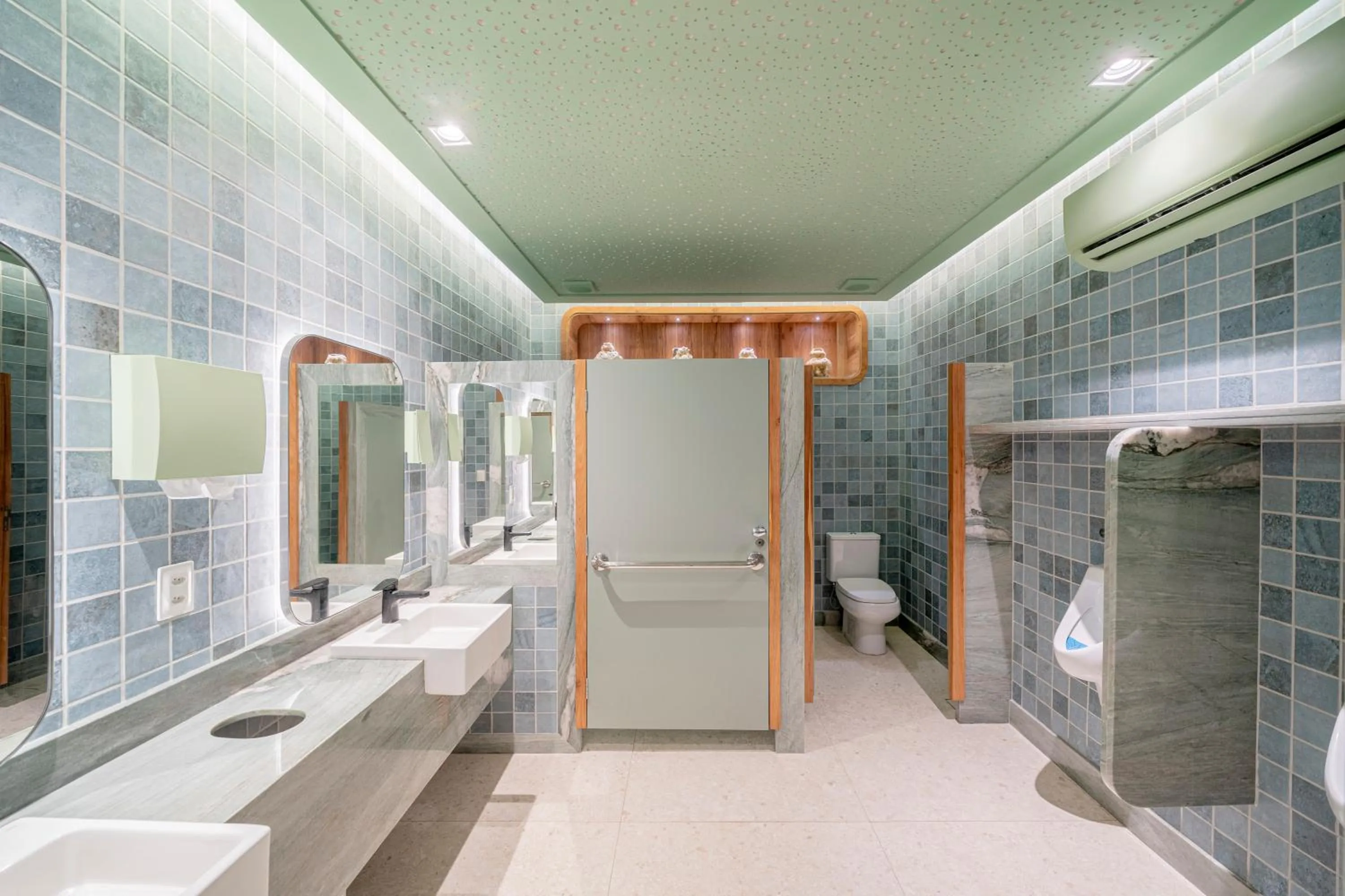 Toilet in Beach Park Resort - Suites