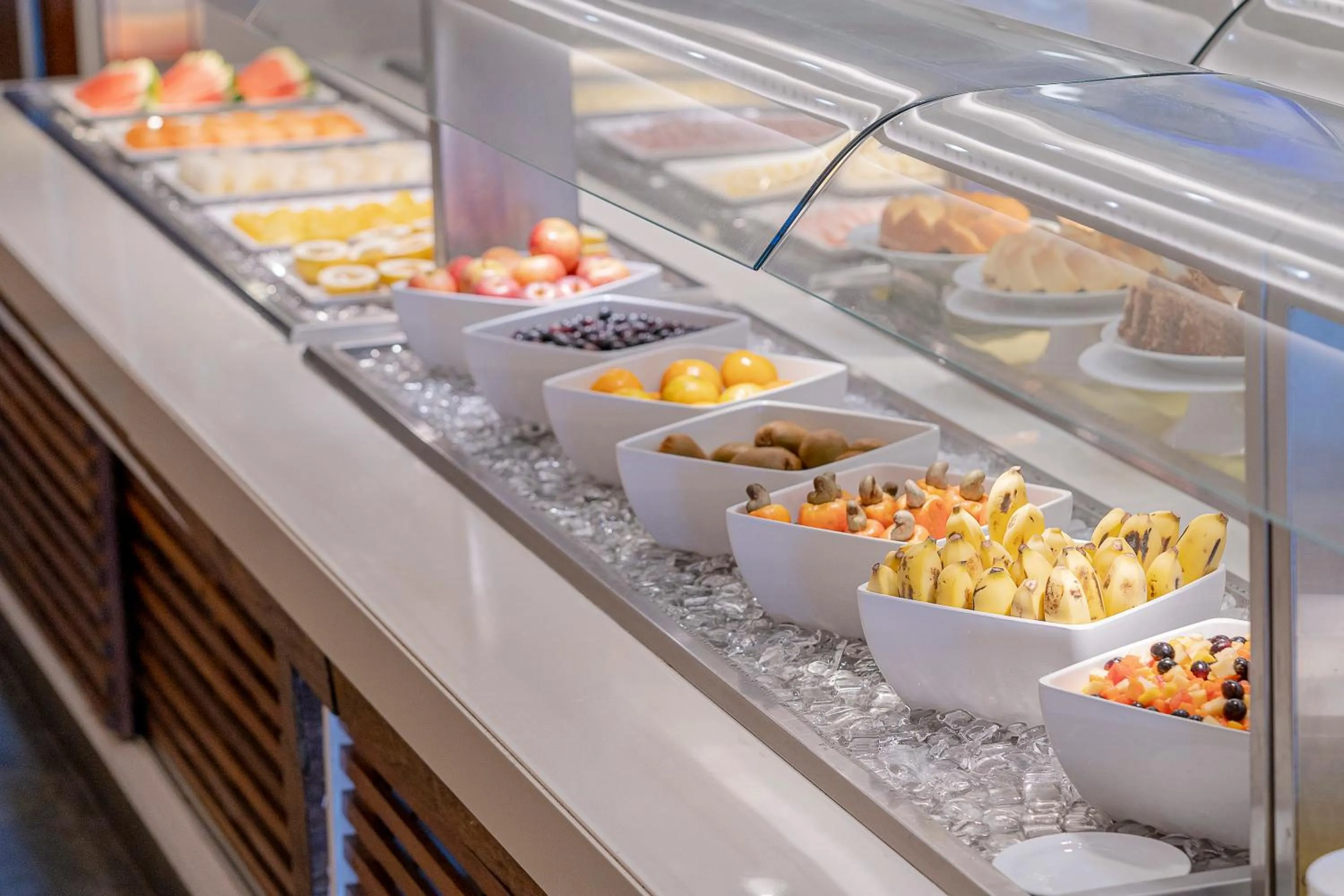 Food in Beach Park Resort - Suites