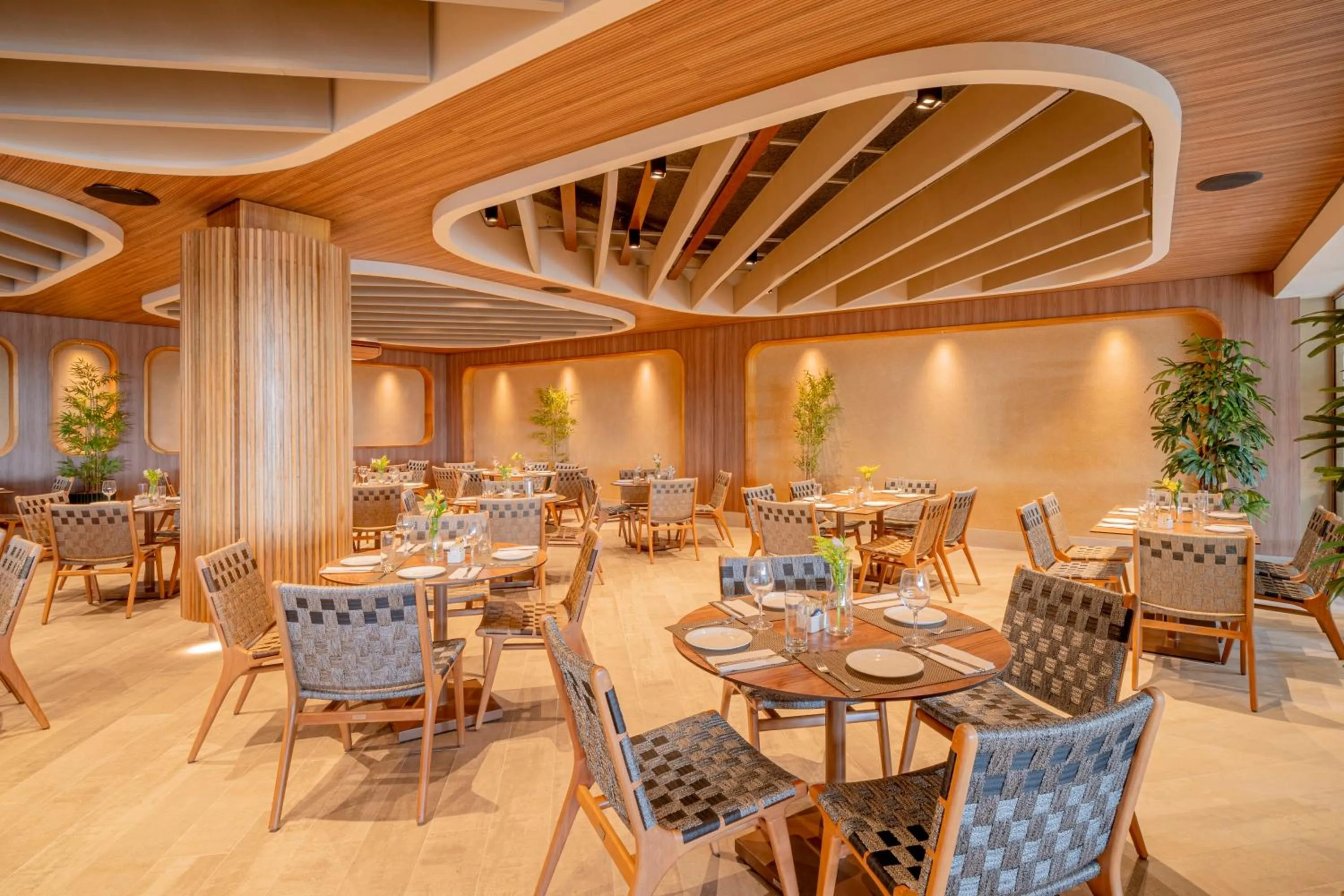 Restaurant/places to eat in Beach Park Resort - Suites