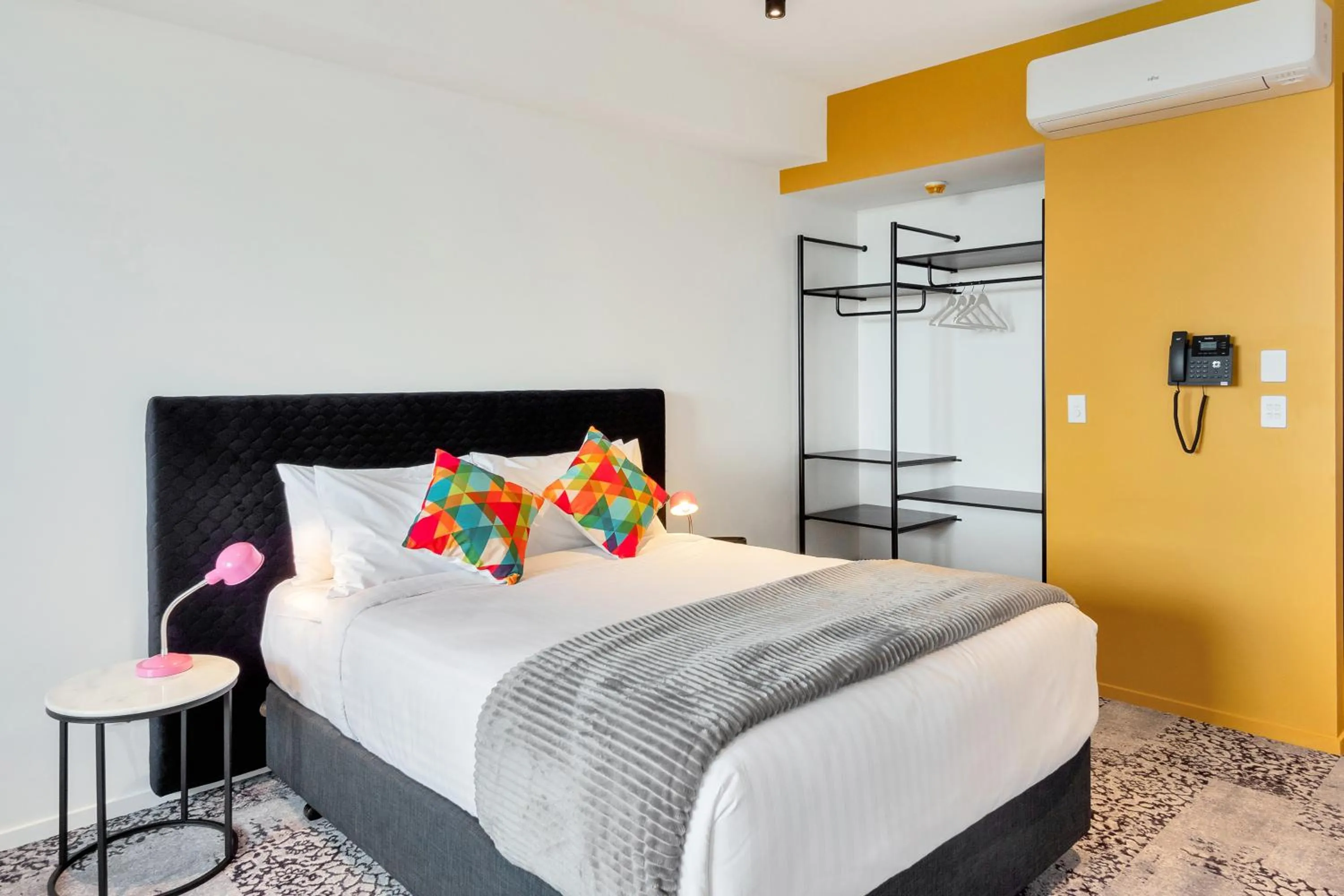 Bed in Roomie Apartment Hotel