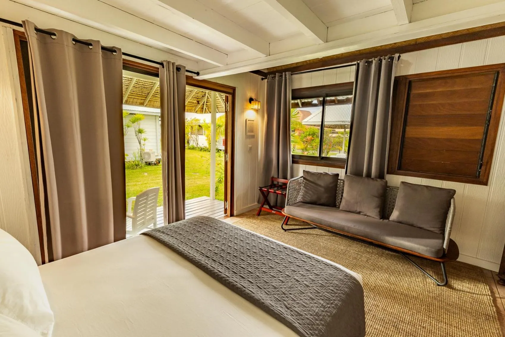 Bed in Moorea Island Beach Hotel