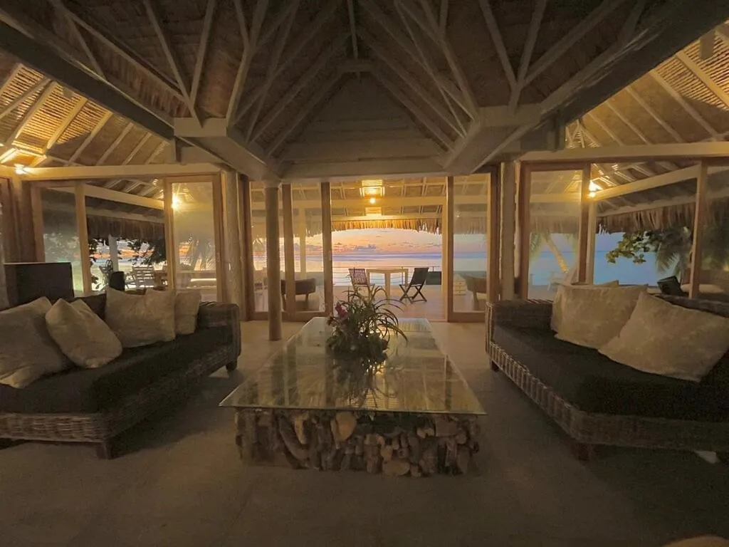 Lounge or bar in Moorea Island Beach Hotel