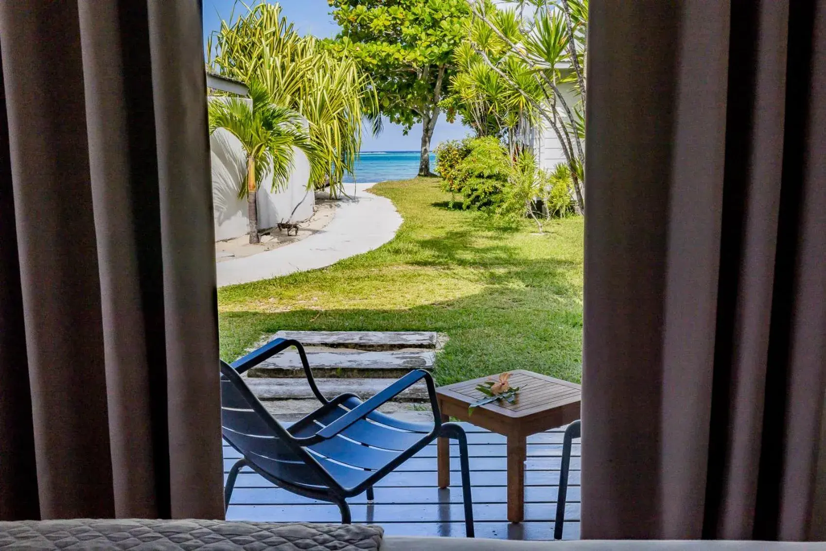 Deluxe Double Room with Side Sea View in Moorea Island Beach Hotel Deluxe Double Room with Side Sea View in Moorea Island Beach Hotel