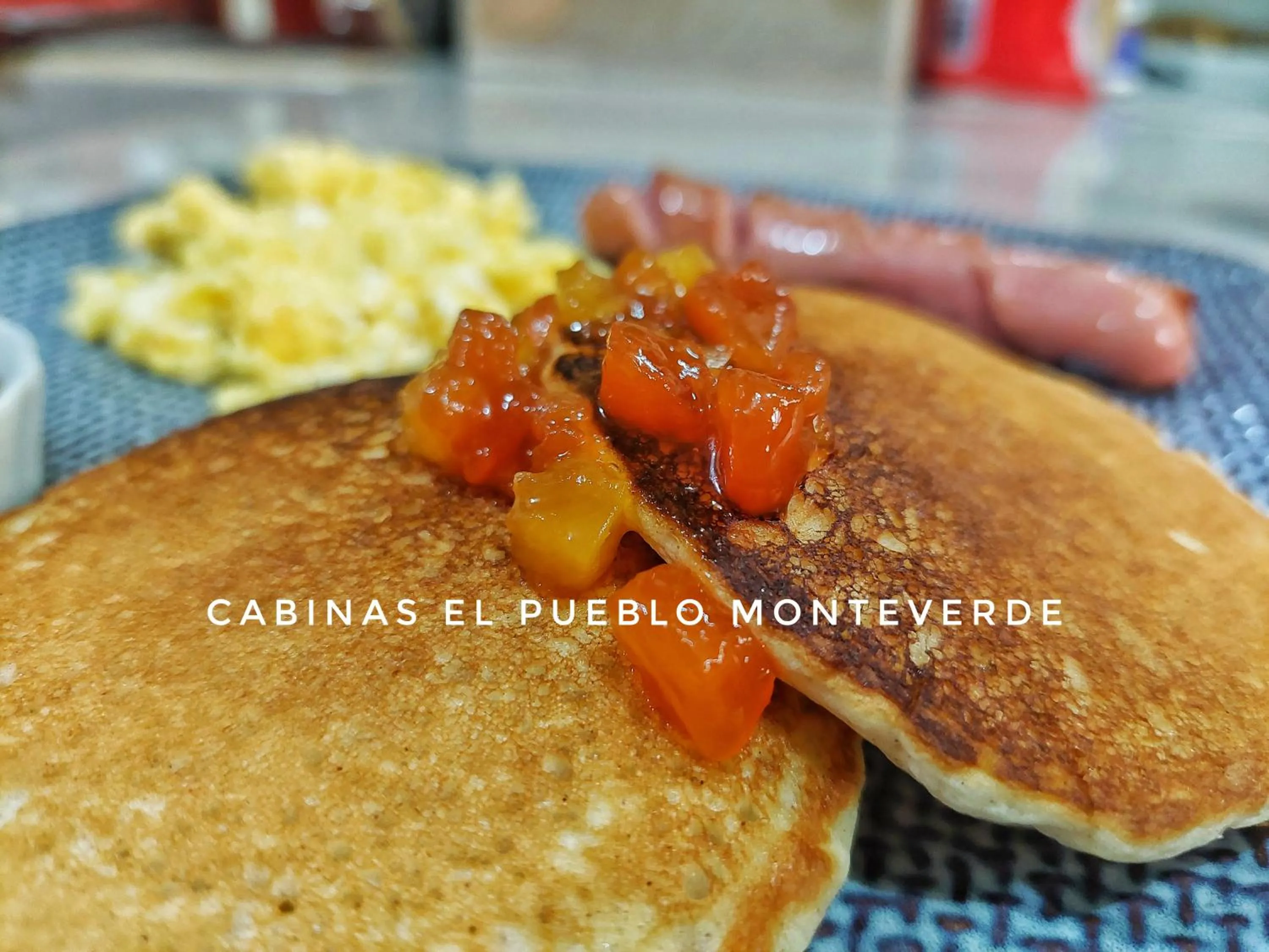 Breakfast in Cabinas El Pueblo B&B Monteverde