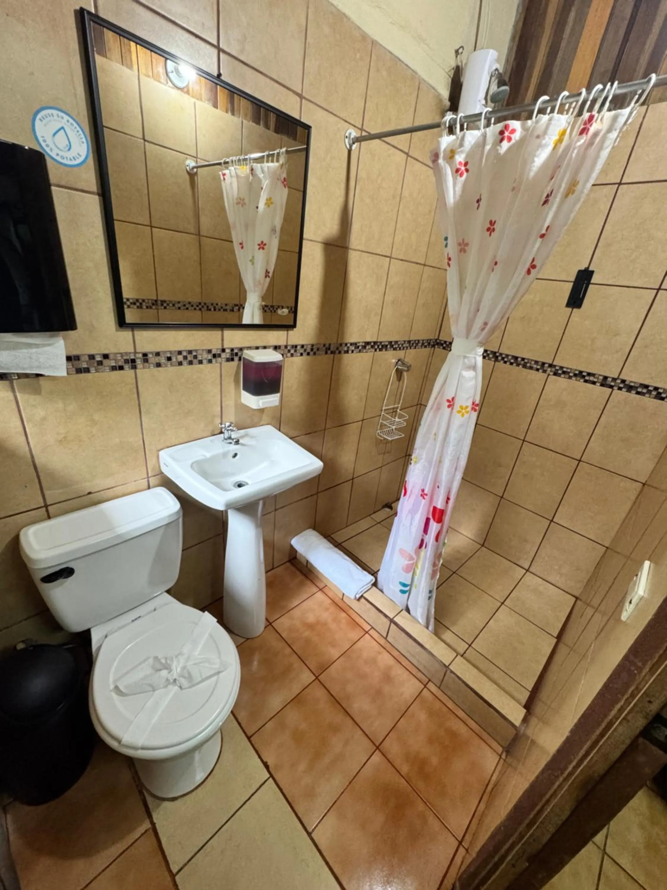 Bathroom in Cabinas El Pueblo B&B Monteverde