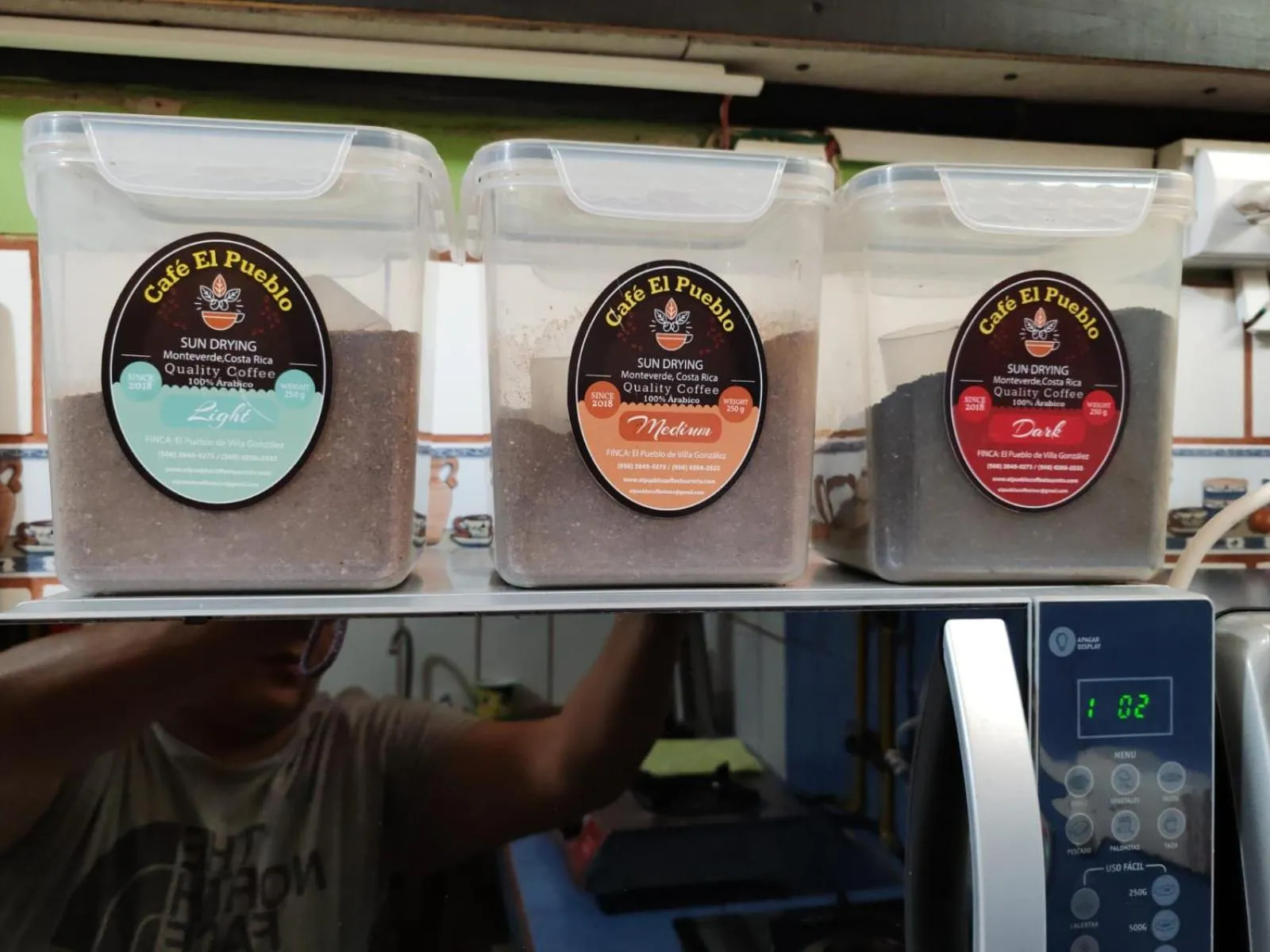 Kitchen or kitchenette in Cabinas El Pueblo B&B Monteverde