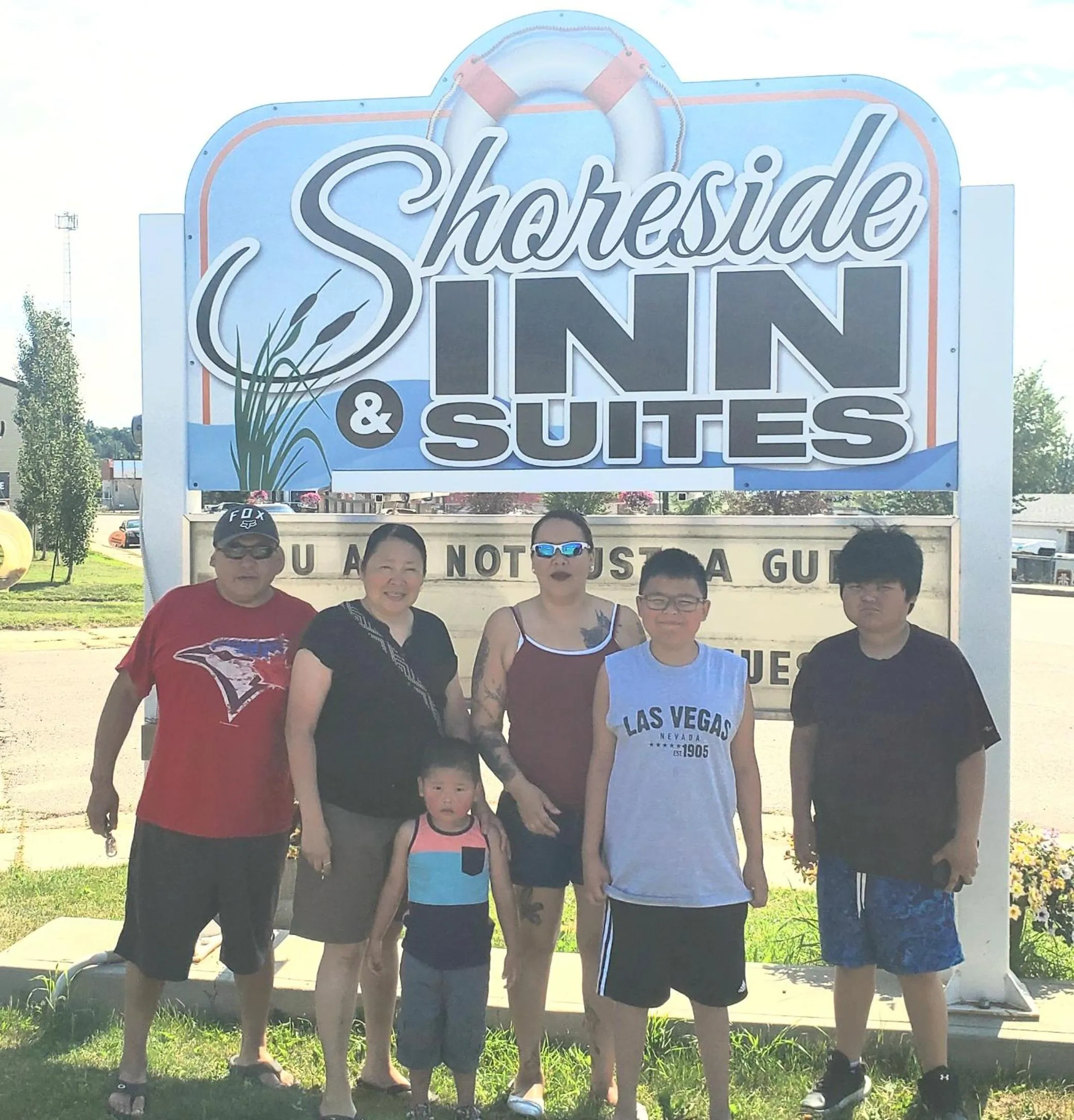 Shoreside Inn & Suites