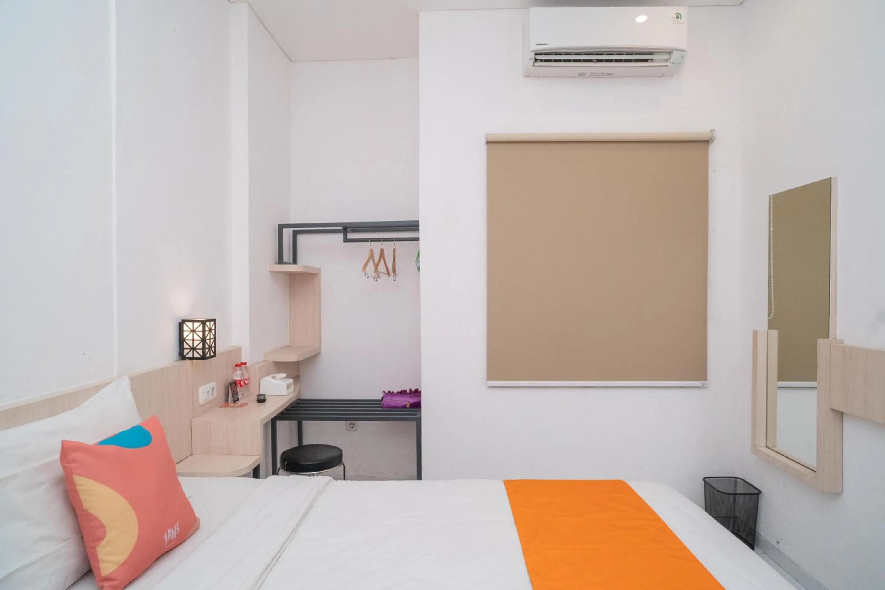 Bedroom, Bed in Sans Hotel FiFFa Premiere Malang