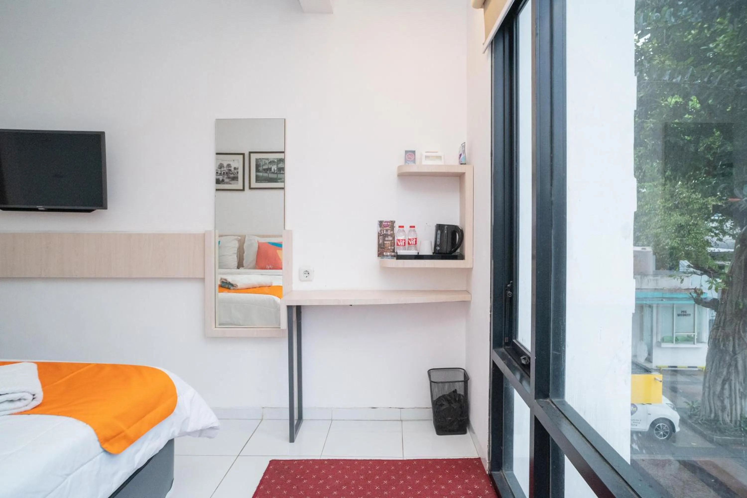 Bedroom, Bed in Sans Hotel FiFFa Premiere Malang