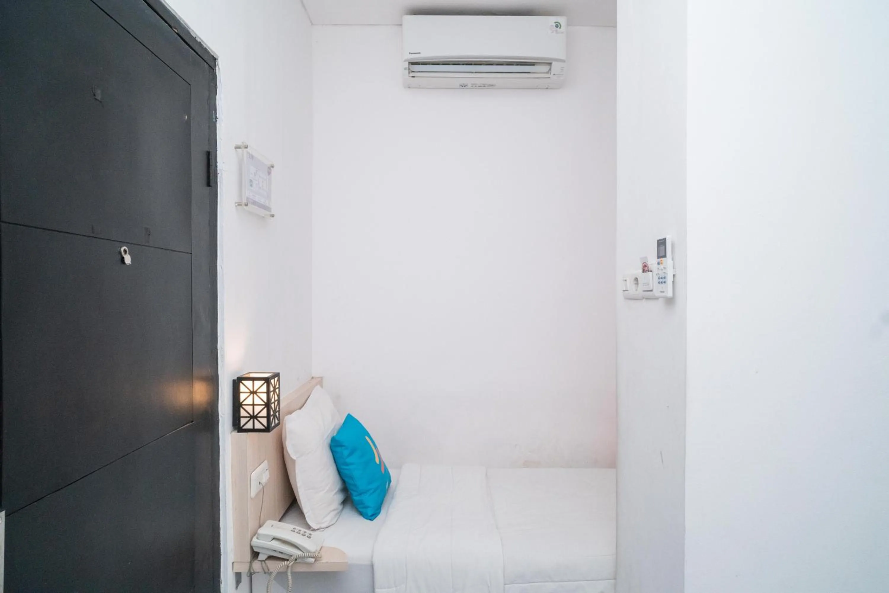 Bedroom, Bed in Sans Hotel FiFFa Premiere Malang