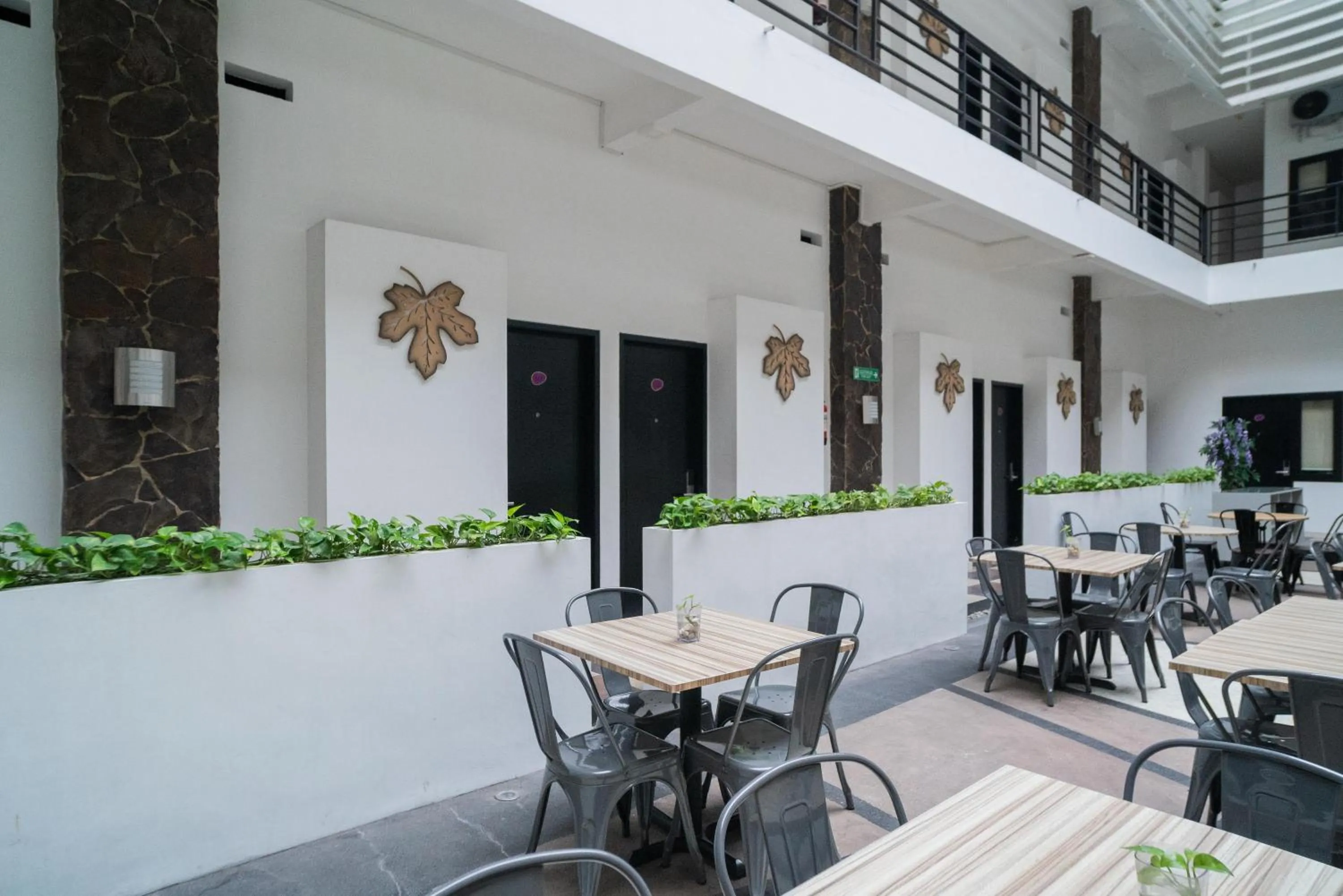 Lounge or bar in Sans Hotel FiFFa Premiere Malang