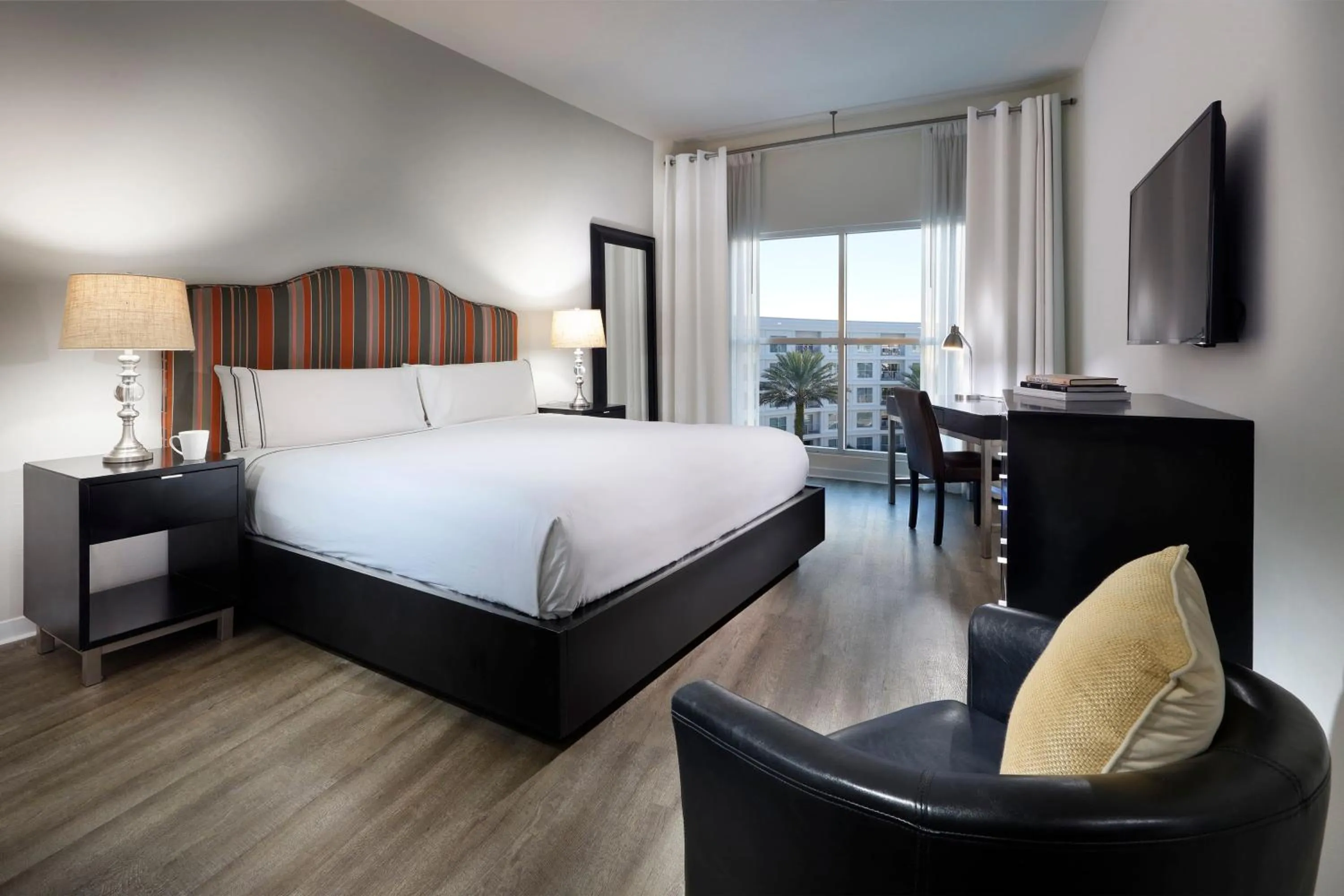 Property building, Bed in Meliá Orlando Celebration