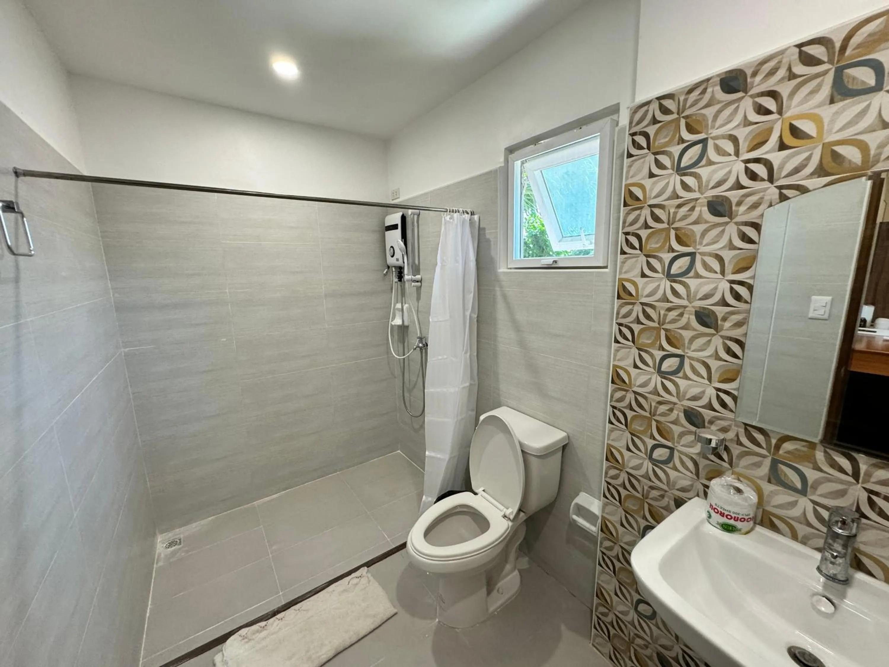 Shower in Marina Village