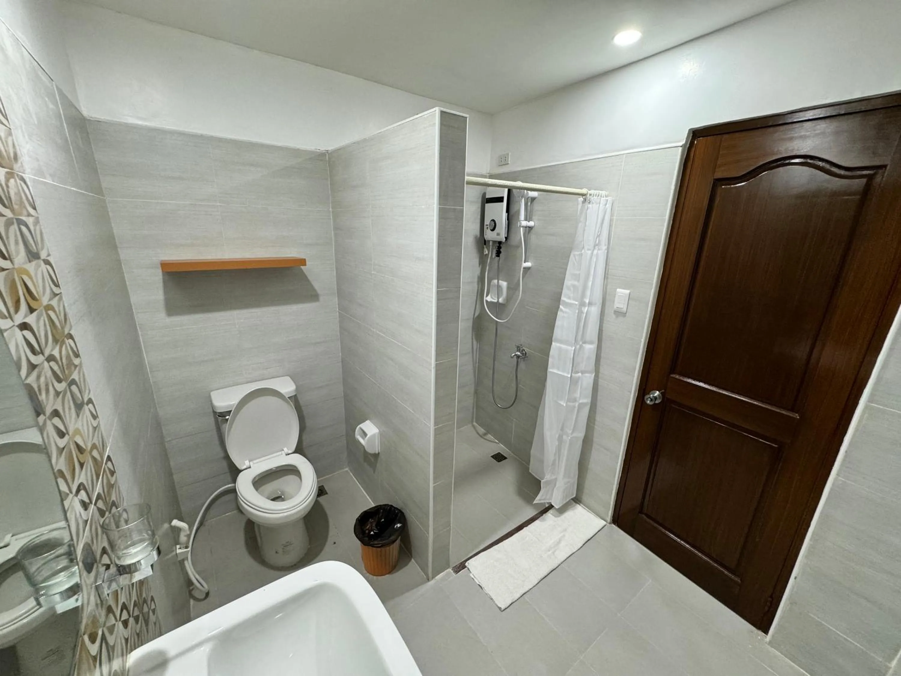 Shower in Marina Village